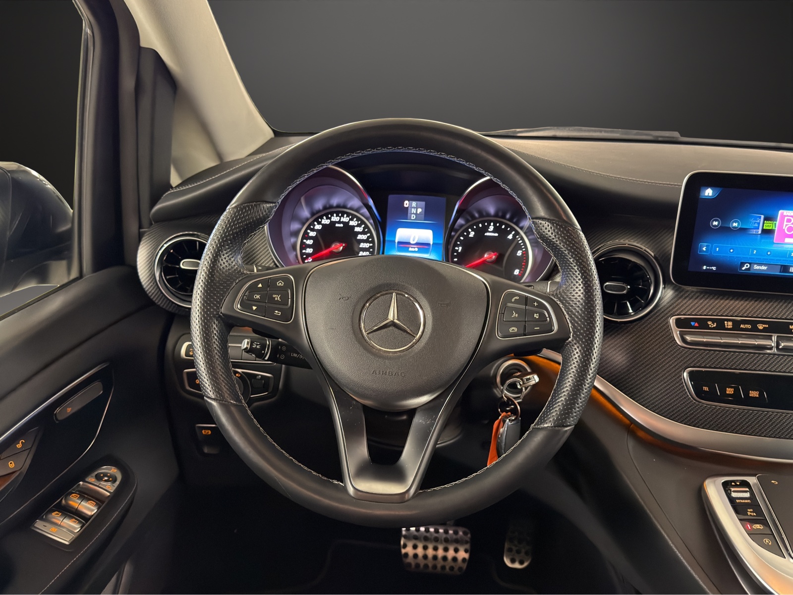 MERCEDES-BENZ V 300 d lang Avantgarde 4Matic 9G-Tronic-image-10