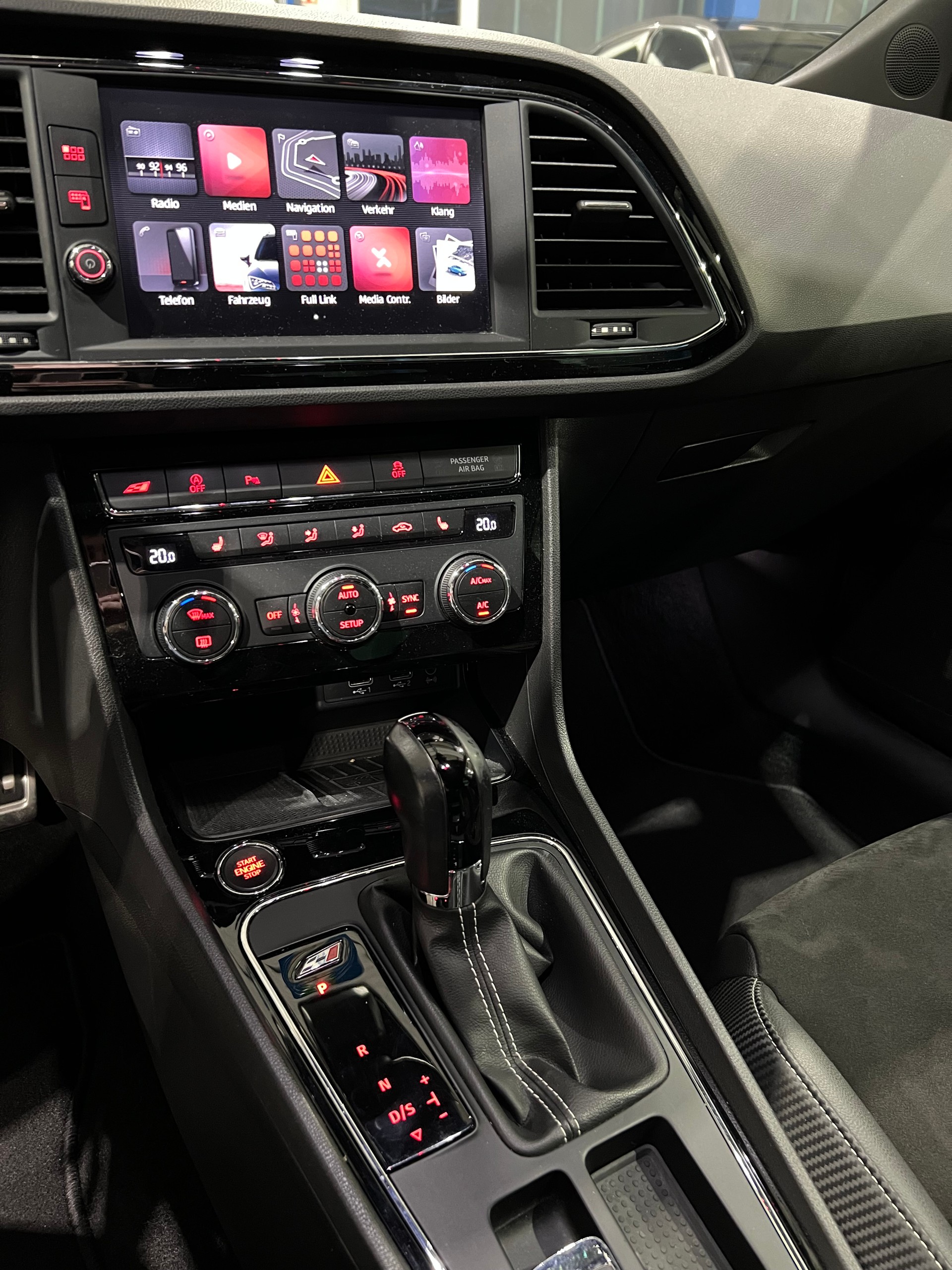 SEAT Leon 2.0 TSI Cupra 290 DSG**Digital Cockpit,Panodach,CH Auslieferung,Frisch ab MFK**-image-14