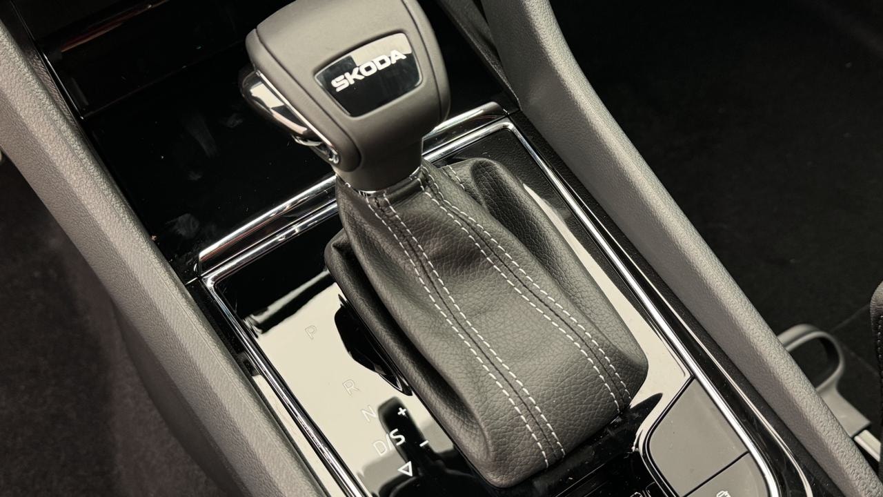 SKODA Karoq 1.5 TSI SportLine DSG-image-10
