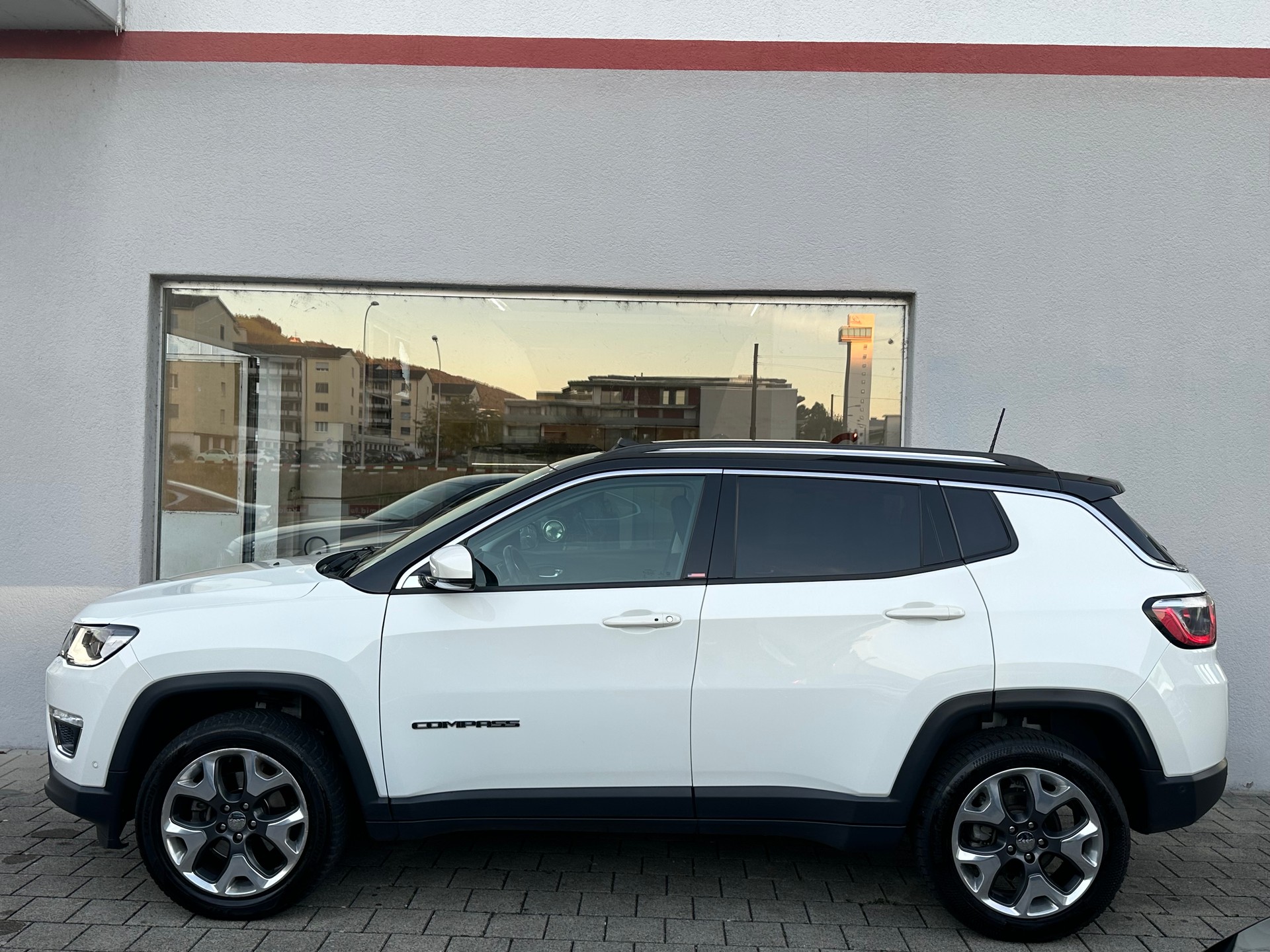 JEEP Compass 1.4 Turbo Limited AWD 9ATX-image-2