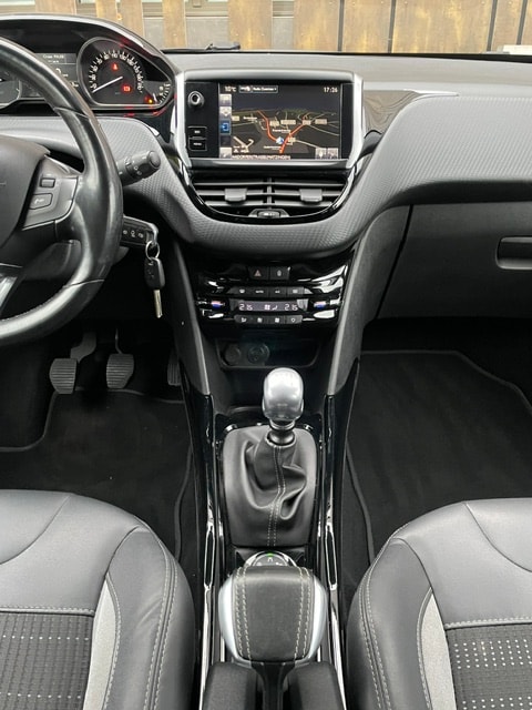 PEUGEOT 2008 1.2 PureTech Allure-image-16