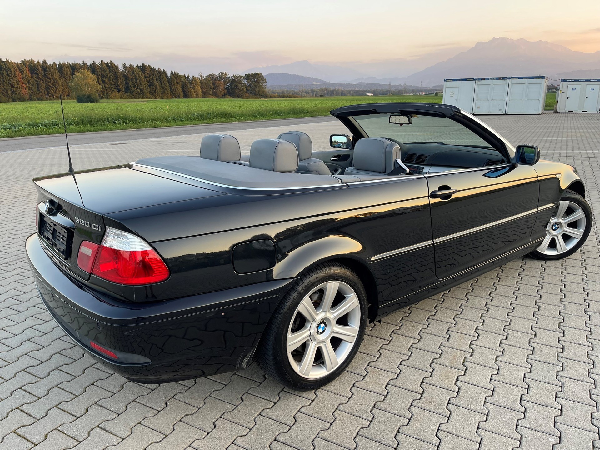 BMW 320Ci Cabriolet-image-2