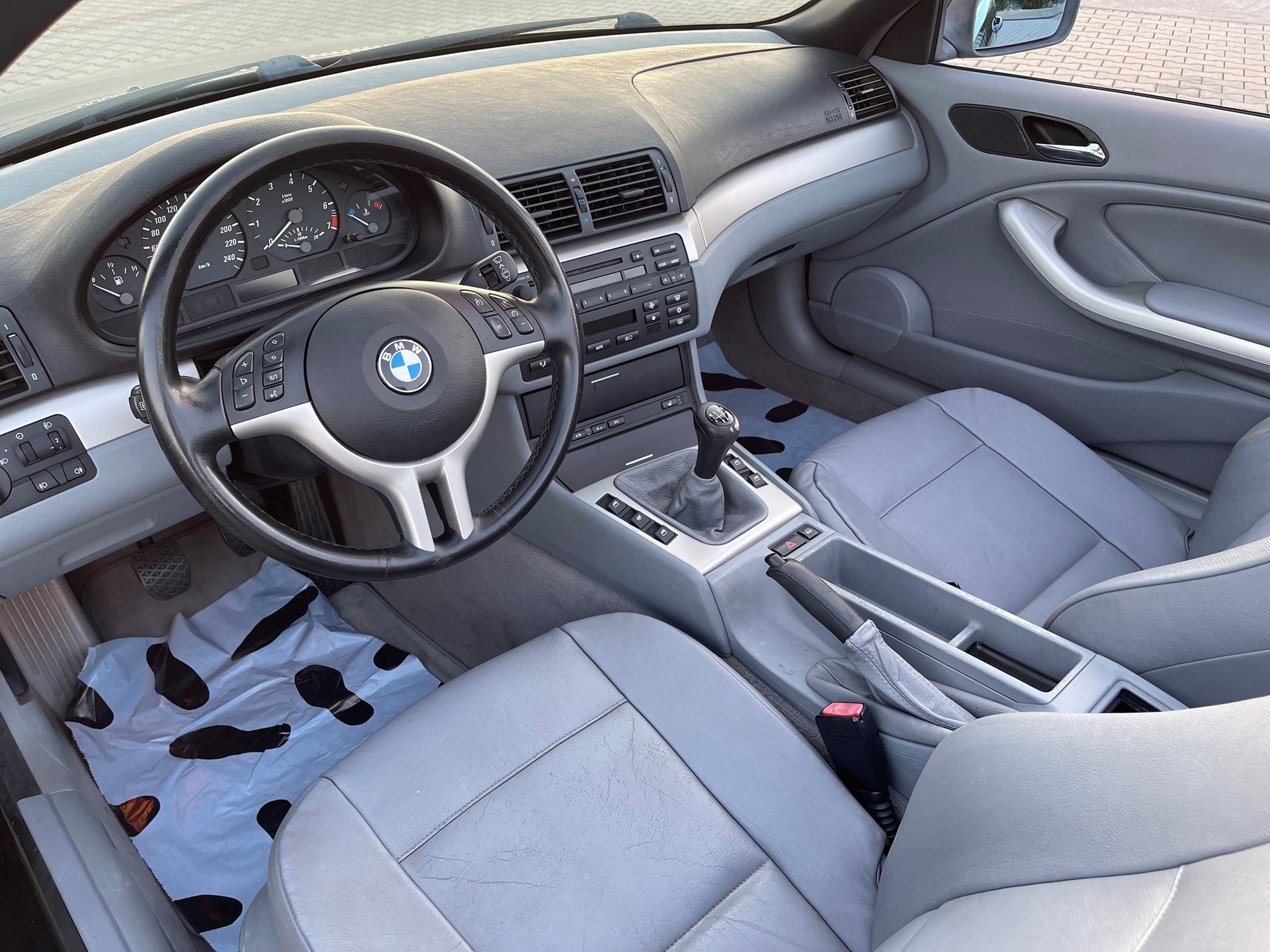 BMW 320Ci Cabriolet-image-9