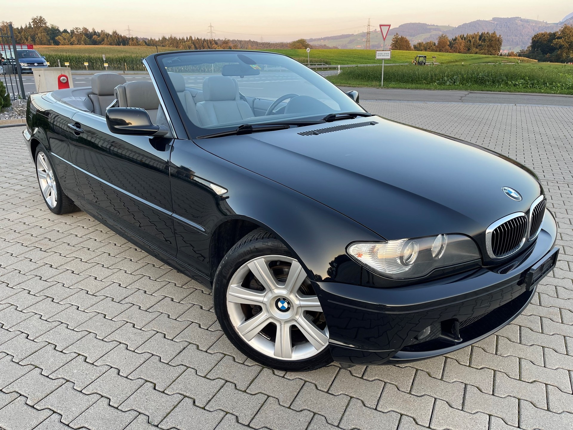 BMW 320Ci Cabriolet-image-1