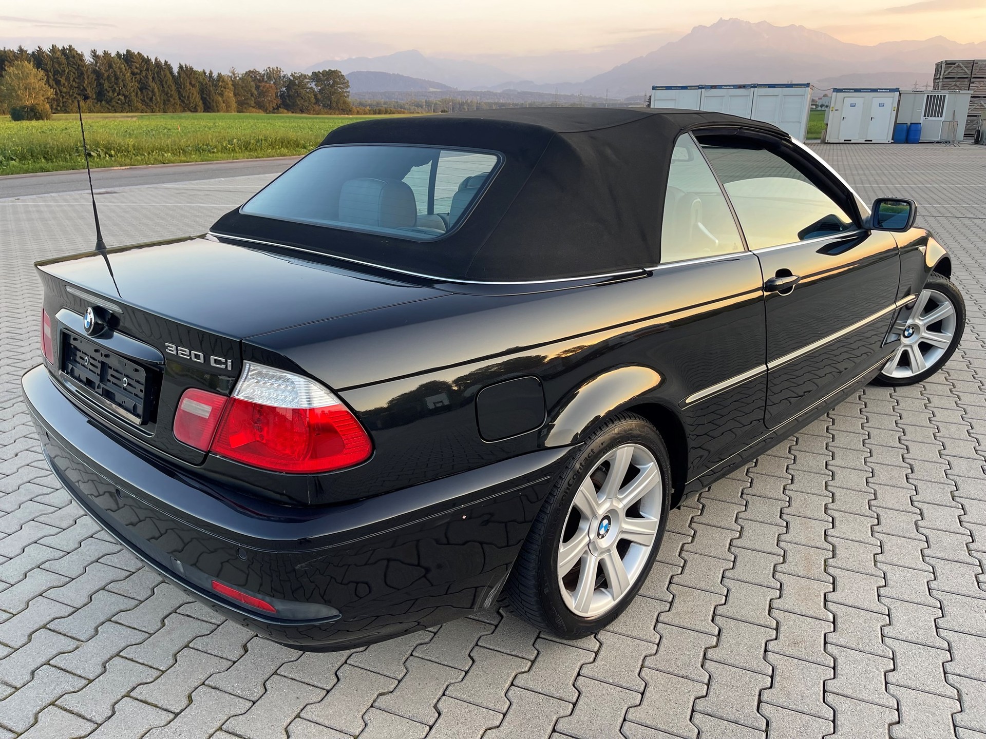 BMW 320Ci Cabriolet-image-5