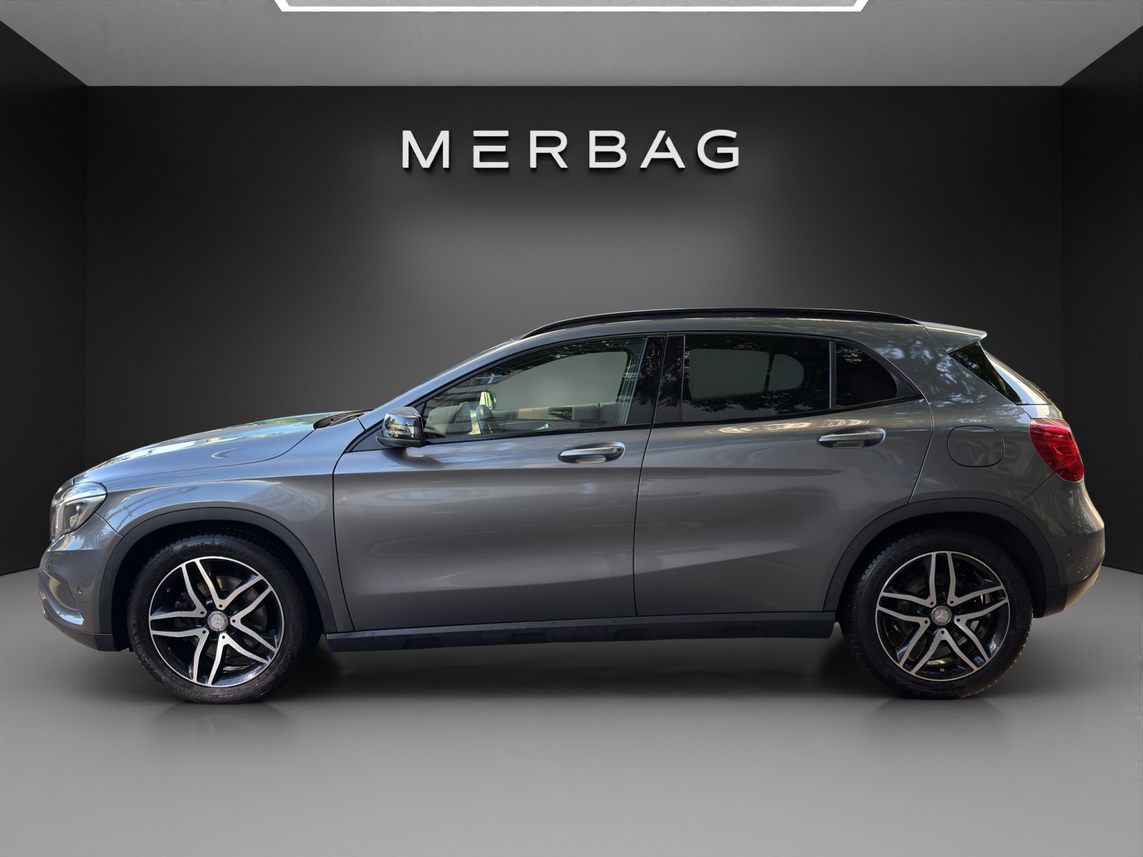 MERCEDES-BENZ GLA 250 Urban 4Matic 7G-DCT-image-4