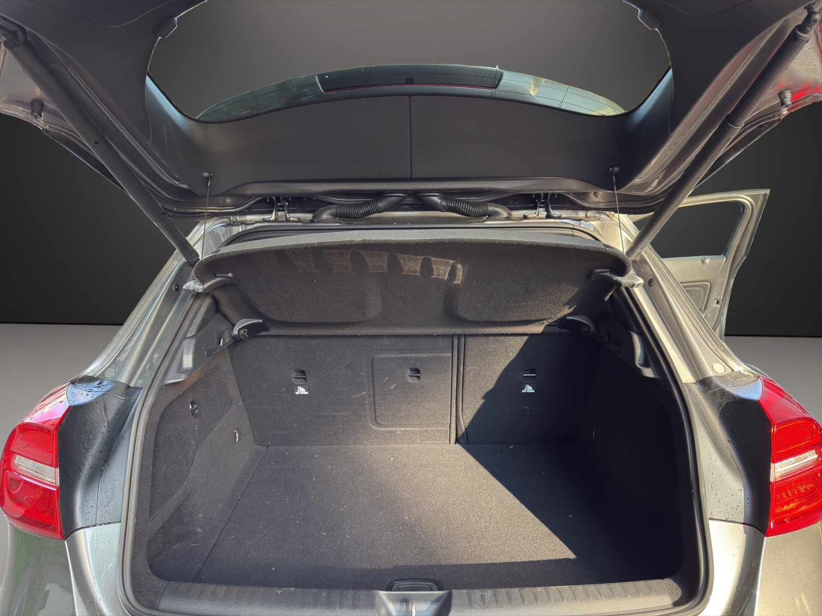 MERCEDES-BENZ GLA 250 Urban 4Matic 7G-DCT-image-12