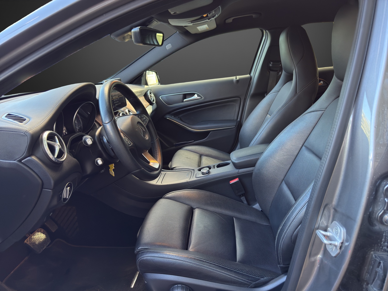 MERCEDES-BENZ GLA 250 Urban 4Matic 7G-DCT-image-9
