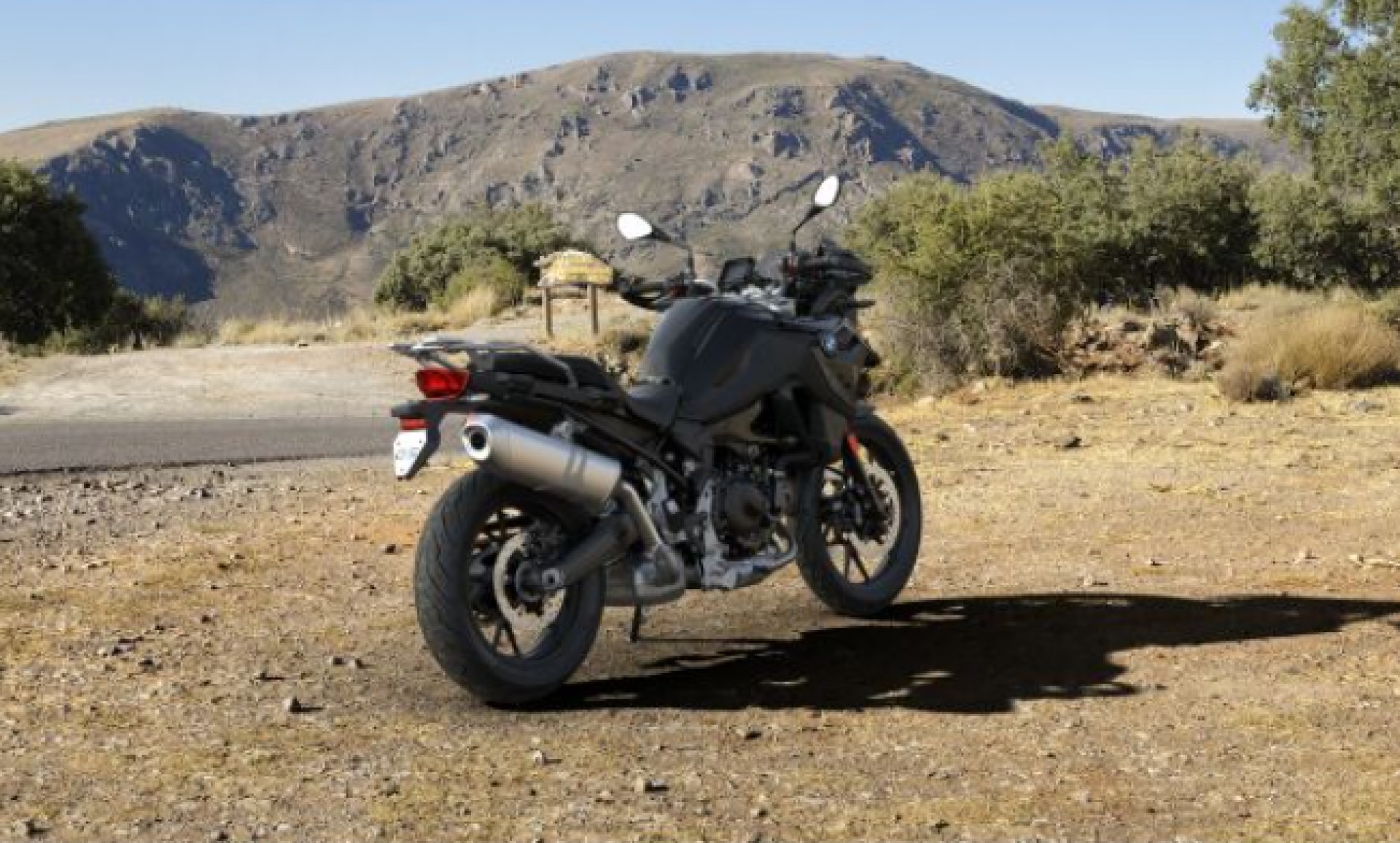 BMW F 800 GS Triple Black mit 35 kW und Tieferlegung ab Werk-showroom-element-1