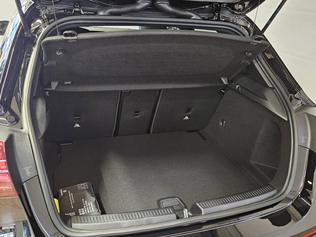MERCEDES-BENZ A 250 4Matic AMG Line-image-3