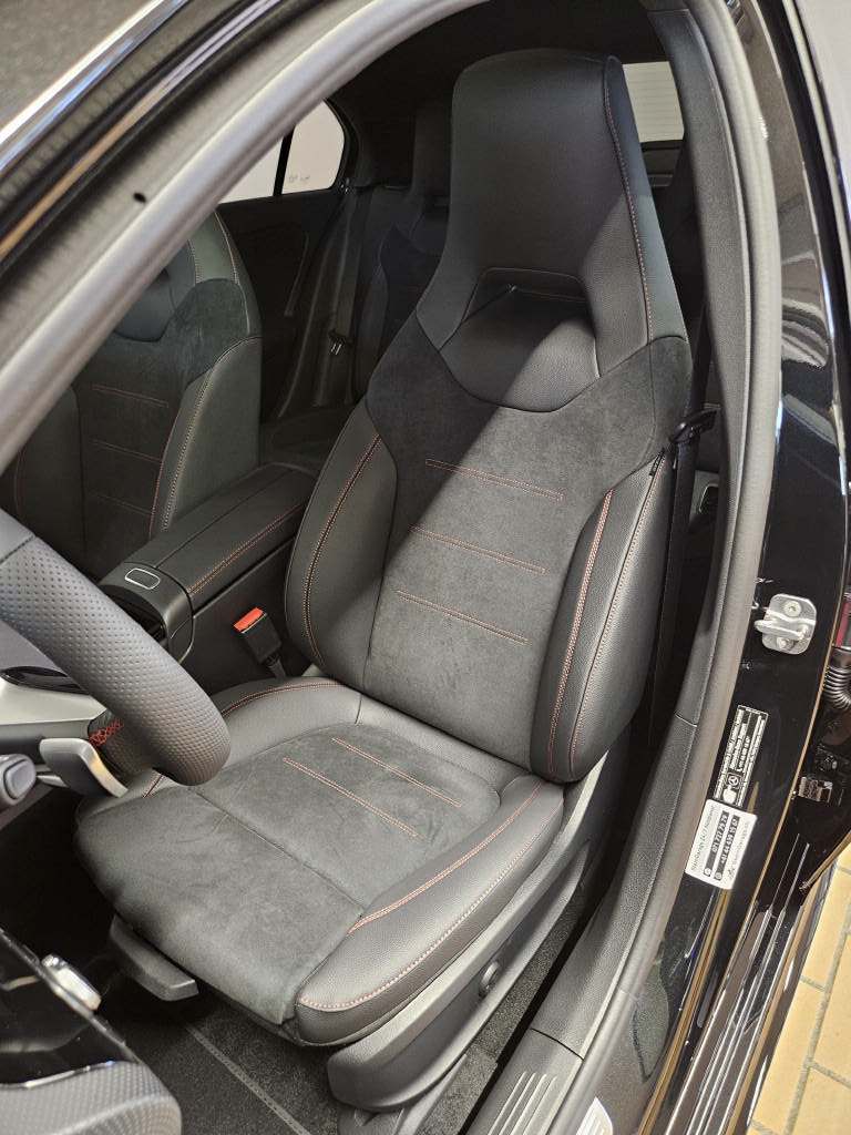 MERCEDES-BENZ A 250 4Matic AMG Line-image-7