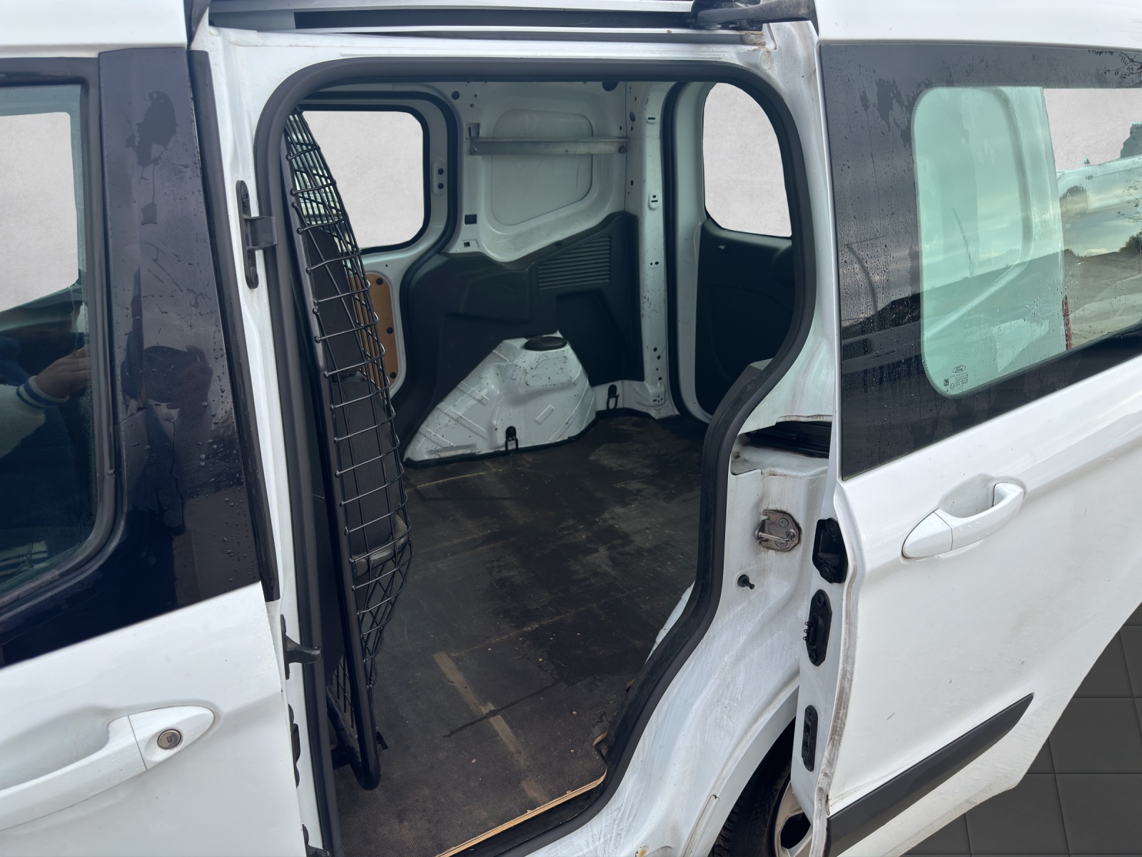 FORD Transit Courier Van 1.0 EcoBoost Trend-image-12