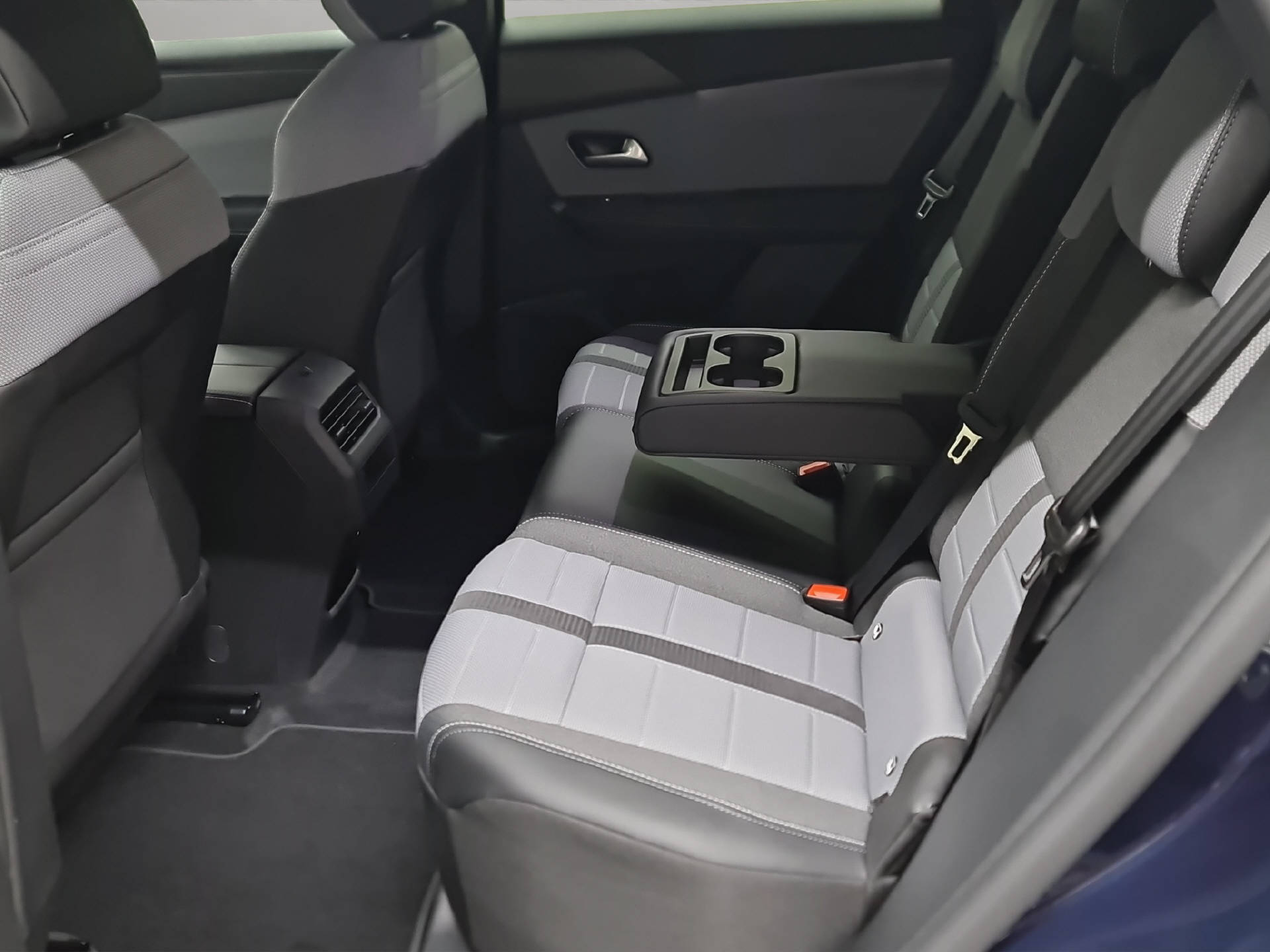 OPEL Grandland 1.6 T PHEV GS-image-9