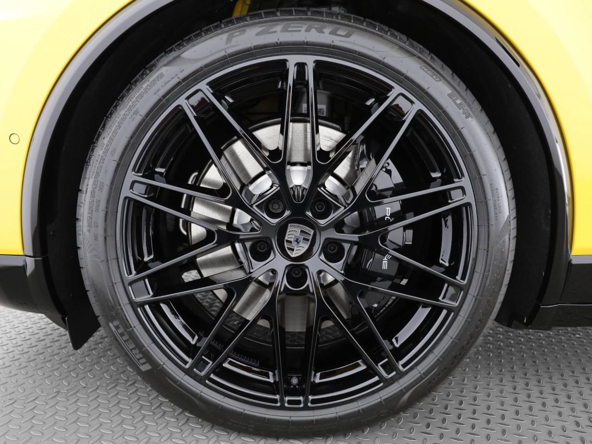 PORSCHE Macan Turbo-image-7