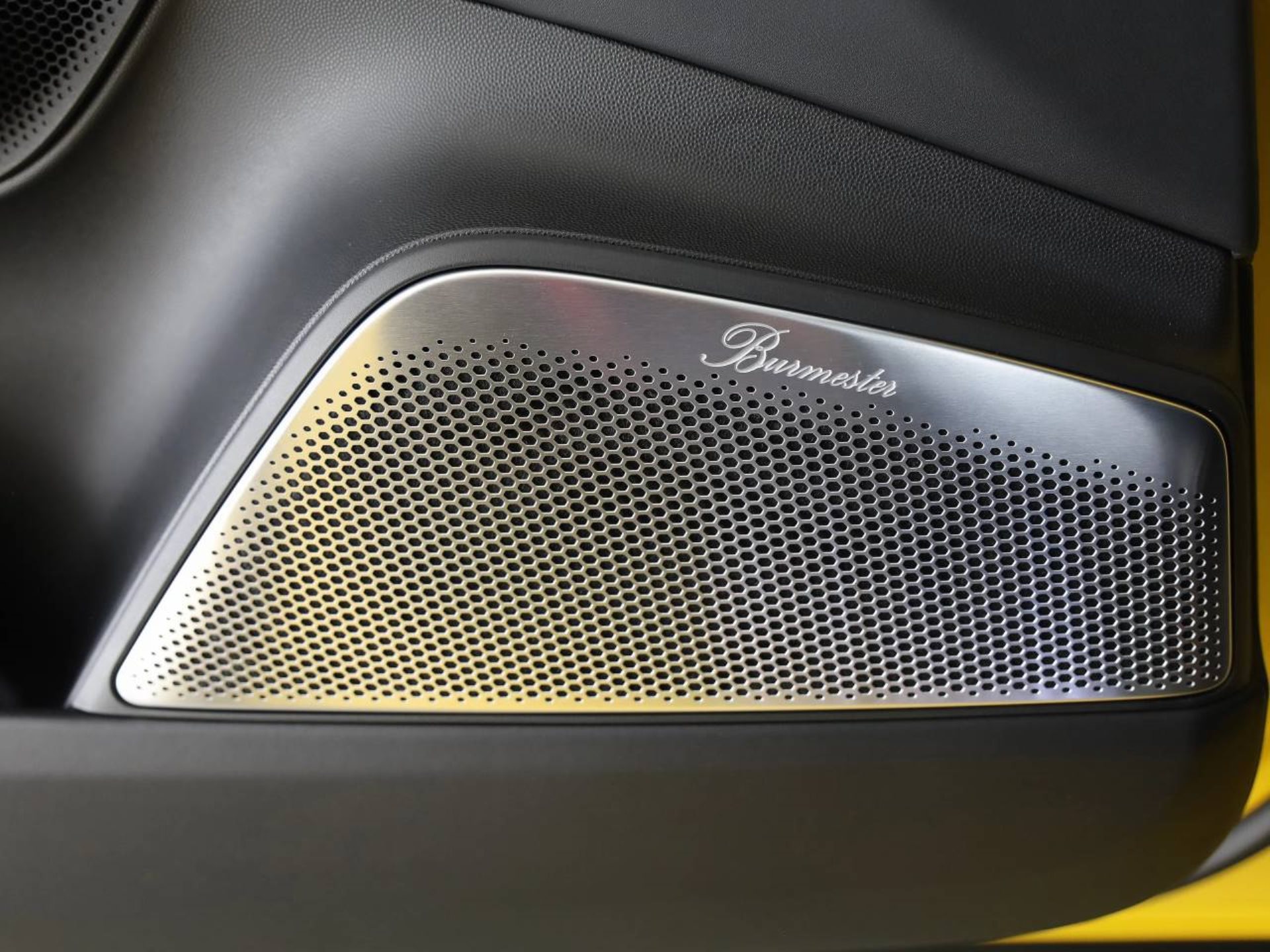 PORSCHE Macan Turbo-image-13