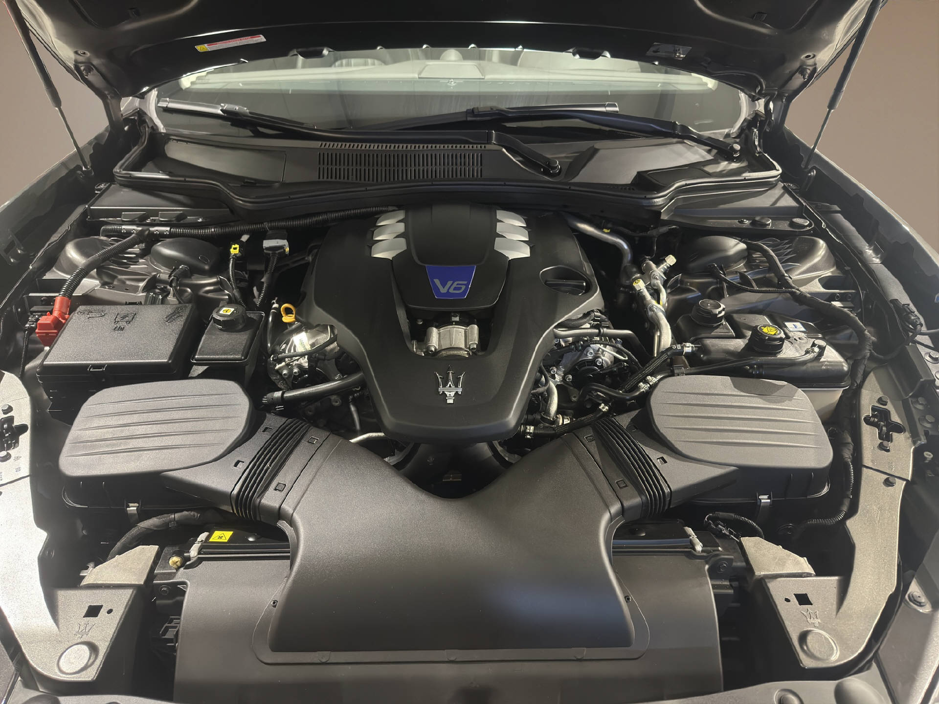MASERATI Ghibli 3.0 V6 S Q4-image-18