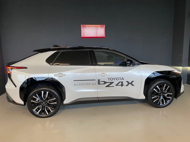 TOYOTA bZ4X Premium AWD 22 kW OBC+-image-3