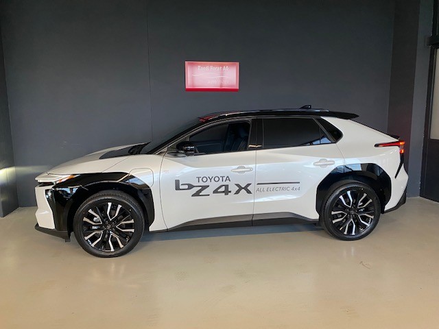 TOYOTA bZ4X Premium AWD 22 kW OBC+-image-0