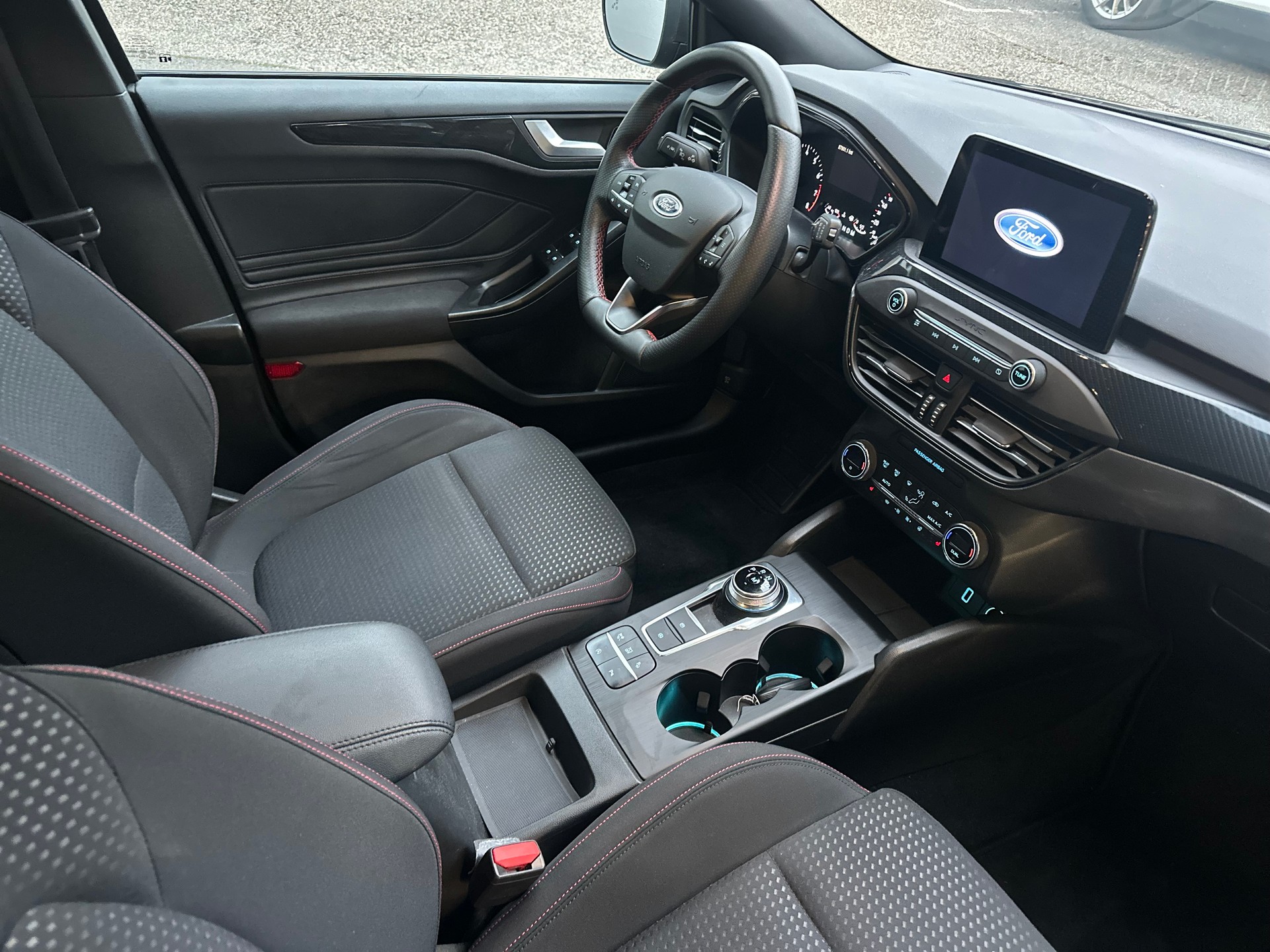 FORD Focus 1.0 SCTi ST Line Automatic-image-14