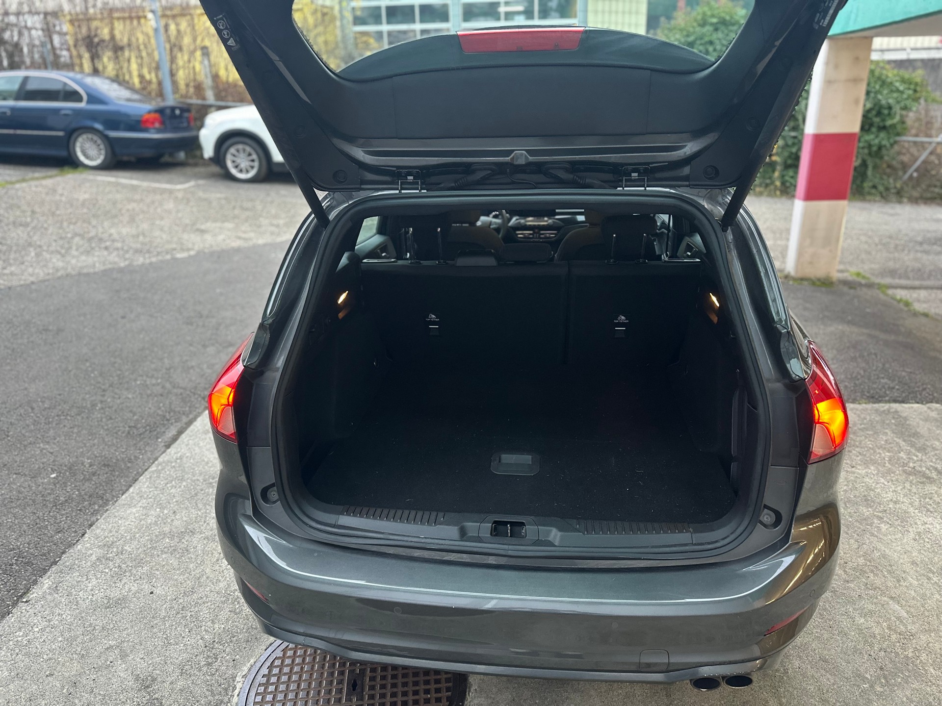 FORD Focus 1.0 SCTi ST Line Automatic-image-13
