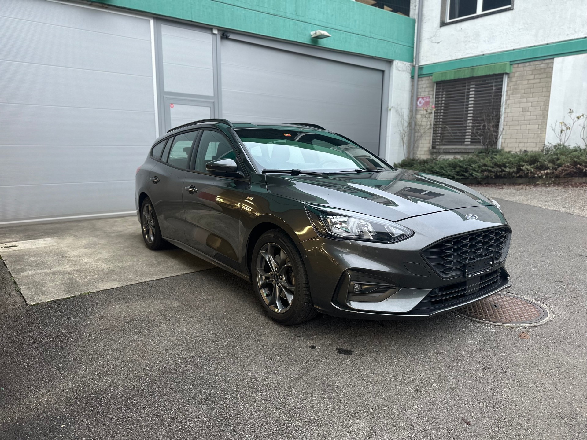 FORD Focus 1.0 SCTi ST Line Automatic-image-1