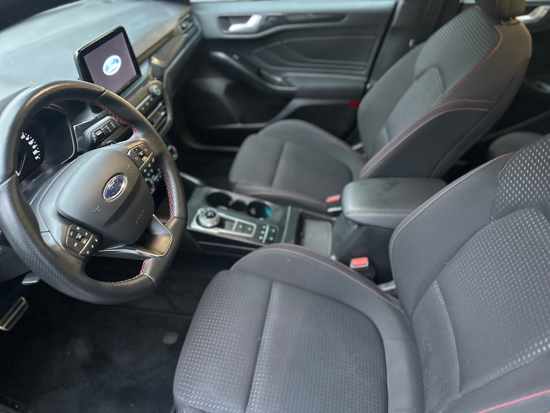 FORD Focus 1.0 SCTi ST Line Automatic-image-10