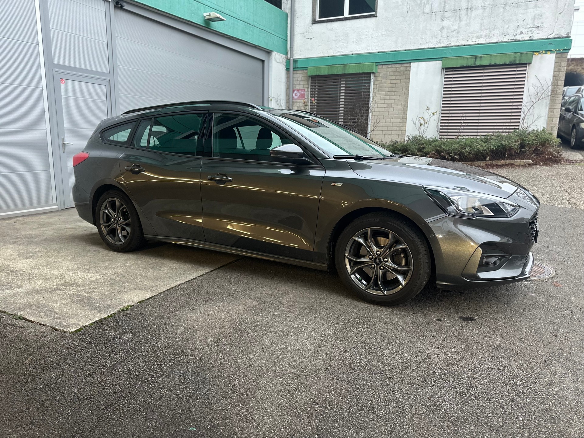FORD Focus 1.0 SCTi ST Line Automatic-image-2