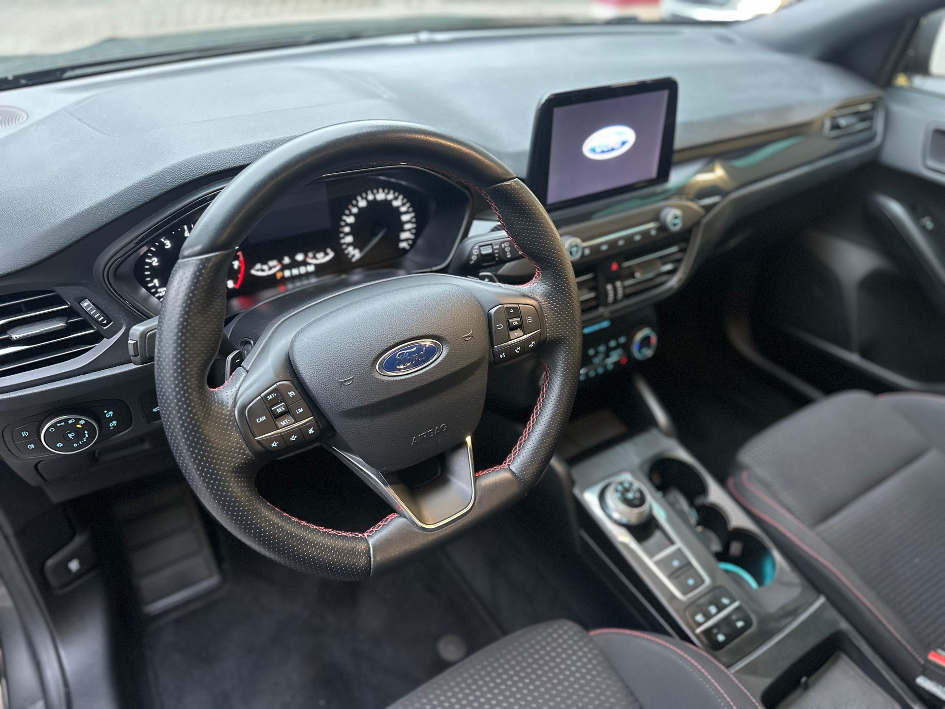 FORD Focus 1.0 SCTi ST Line Automatic-image-11