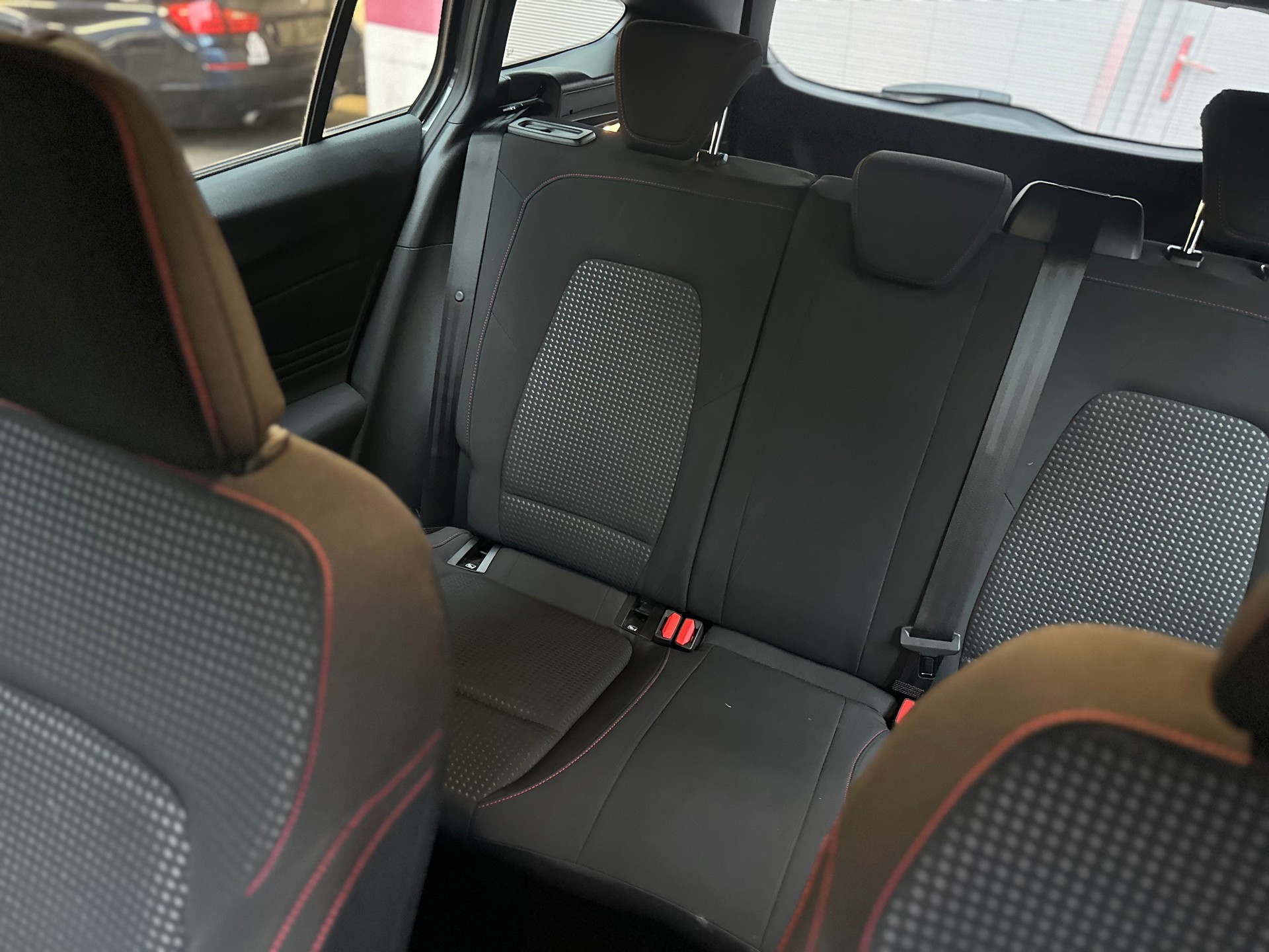 FORD Focus 1.0 SCTi ST Line Automatic-image-12