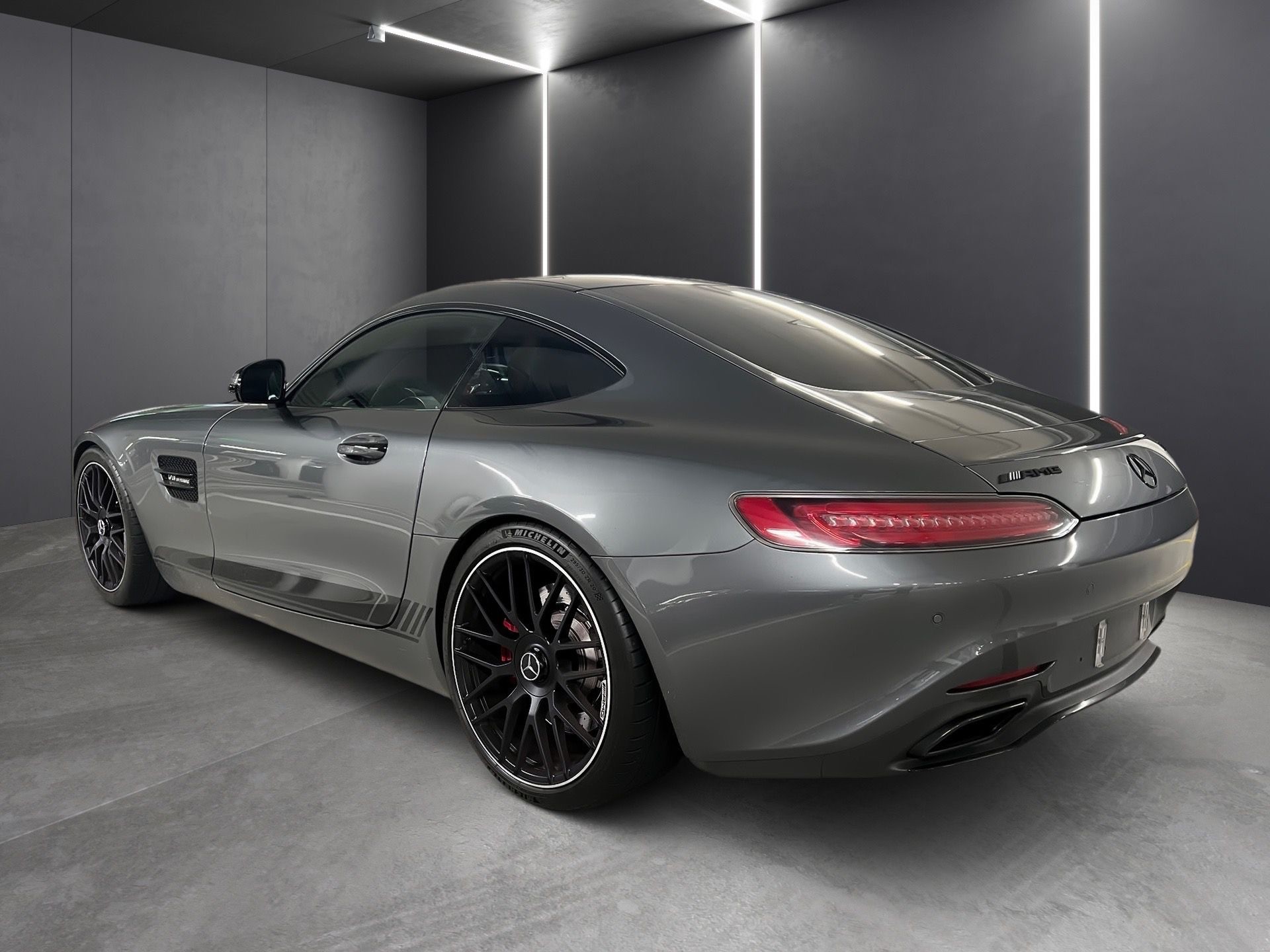 MERCEDES-BENZ AMG GT S Speedshift DCT *Performance Sitze*-image-3