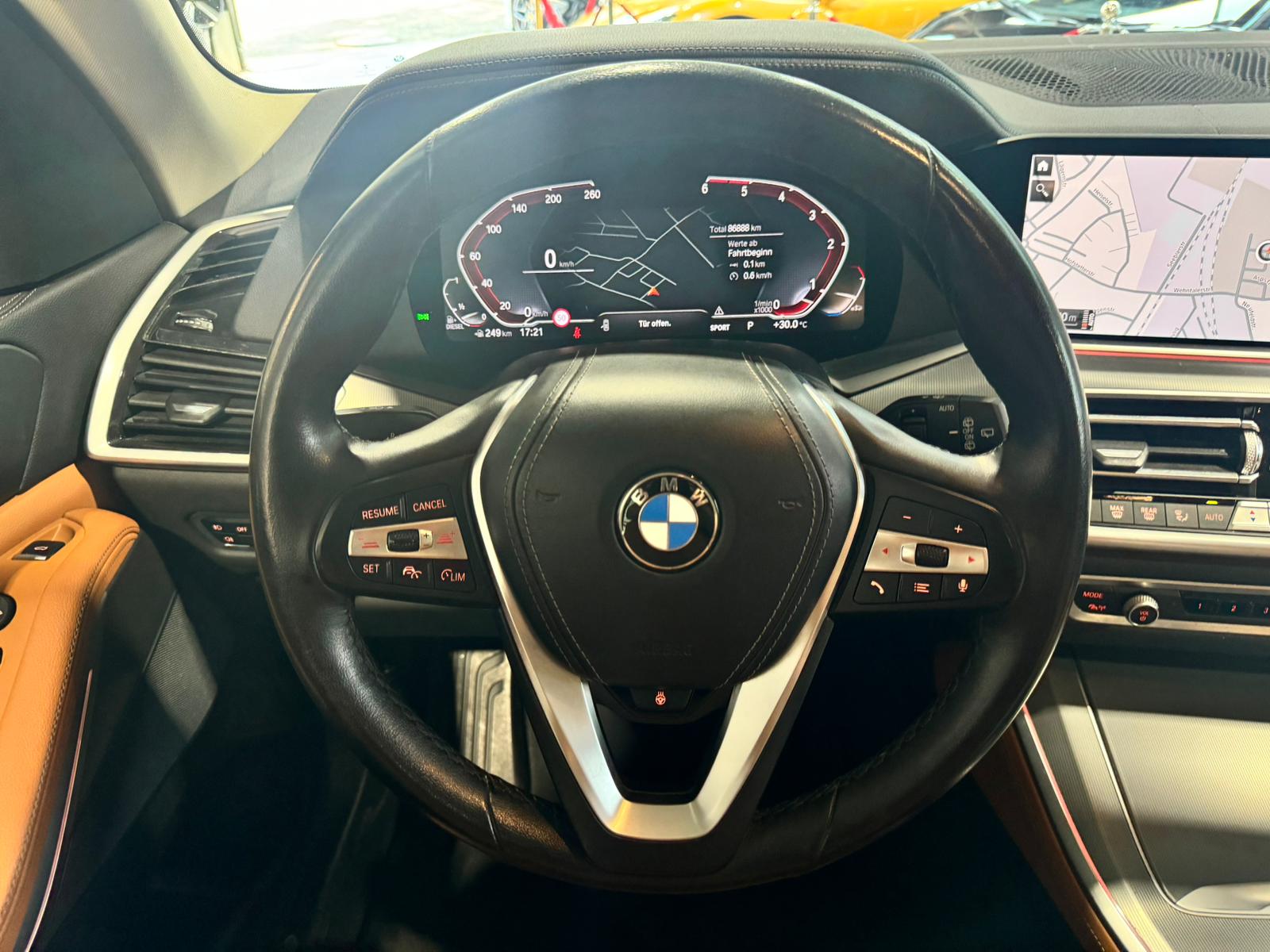 BMW X5 30d xDrive 7 PLÄTZER CH FAHRZEUG-image-13