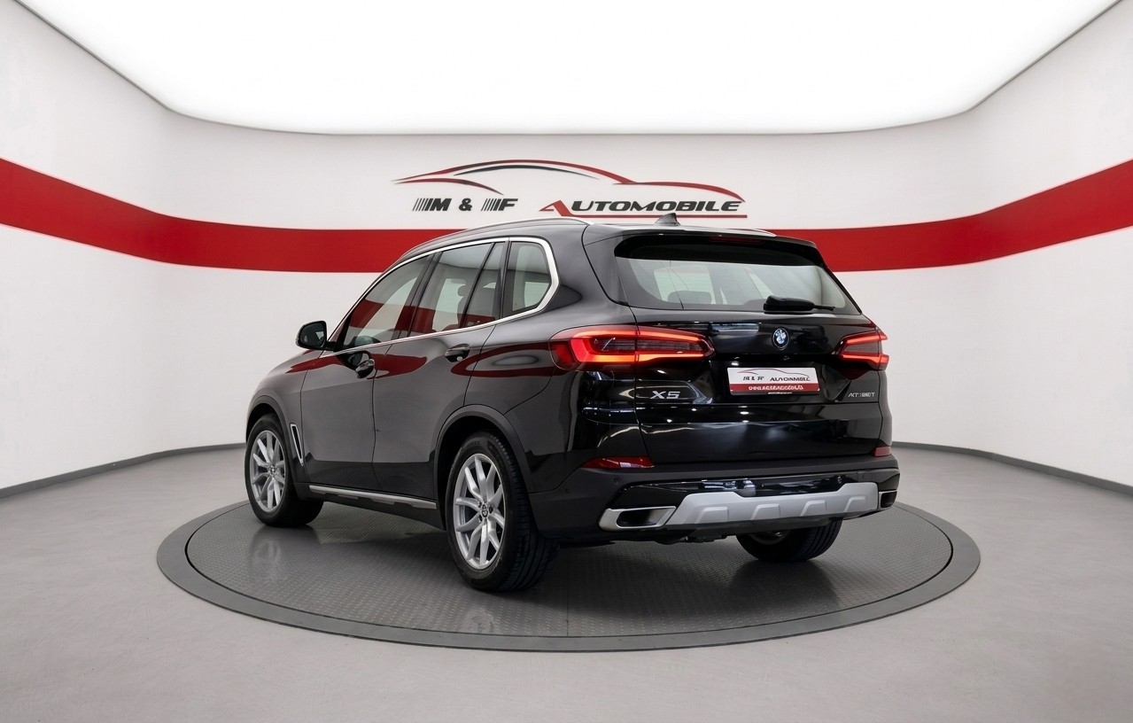 BMW X5 30d xDrive 7 PLÄTZER CH FAHRZEUG-image-2
