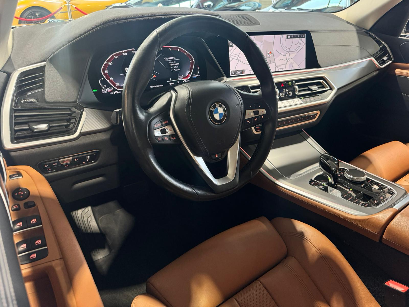 BMW X5 30d xDrive 7 PLÄTZER CH FAHRZEUG-image-12