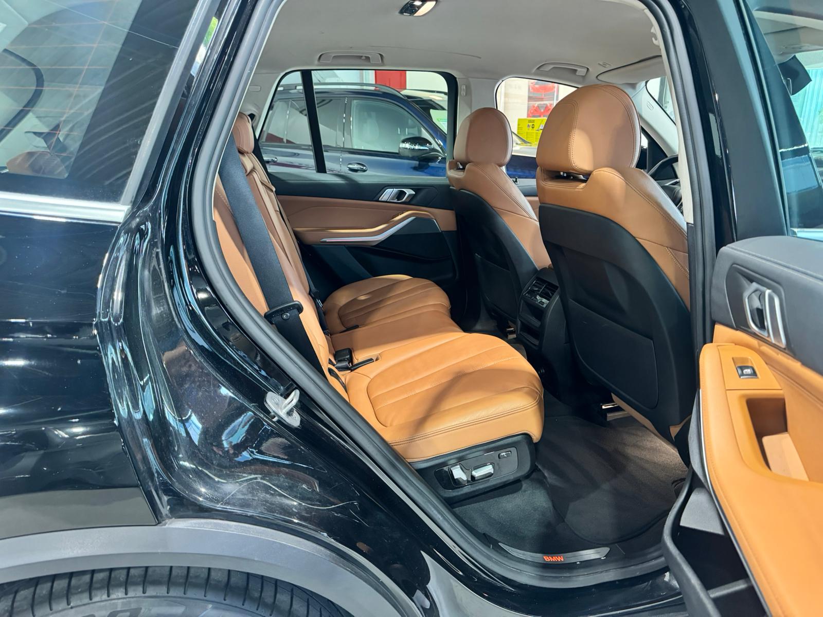 BMW X5 30d xDrive 7 PLÄTZER CH FAHRZEUG-image-10