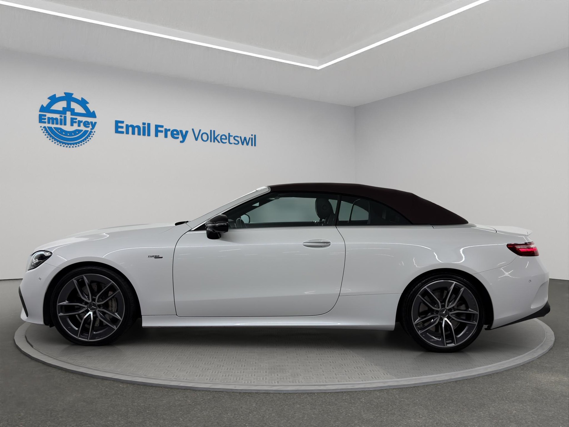 MERCEDES-BENZ E 53 AMG 4matic+ Cabriolet-showroom-element-1