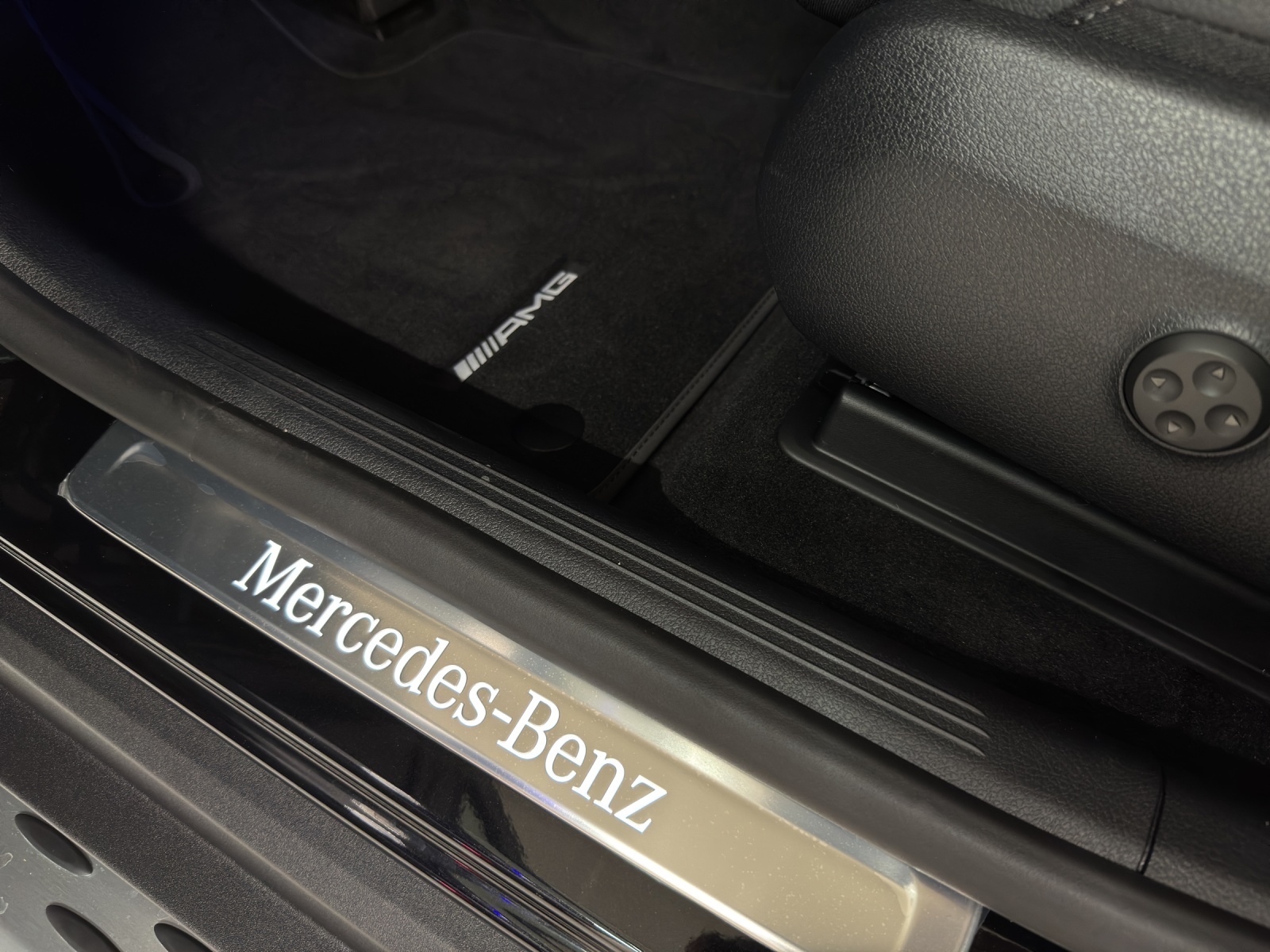 MERCEDES-BENZ GLC 220 d AMG Line 4Matic Coupé-image-14