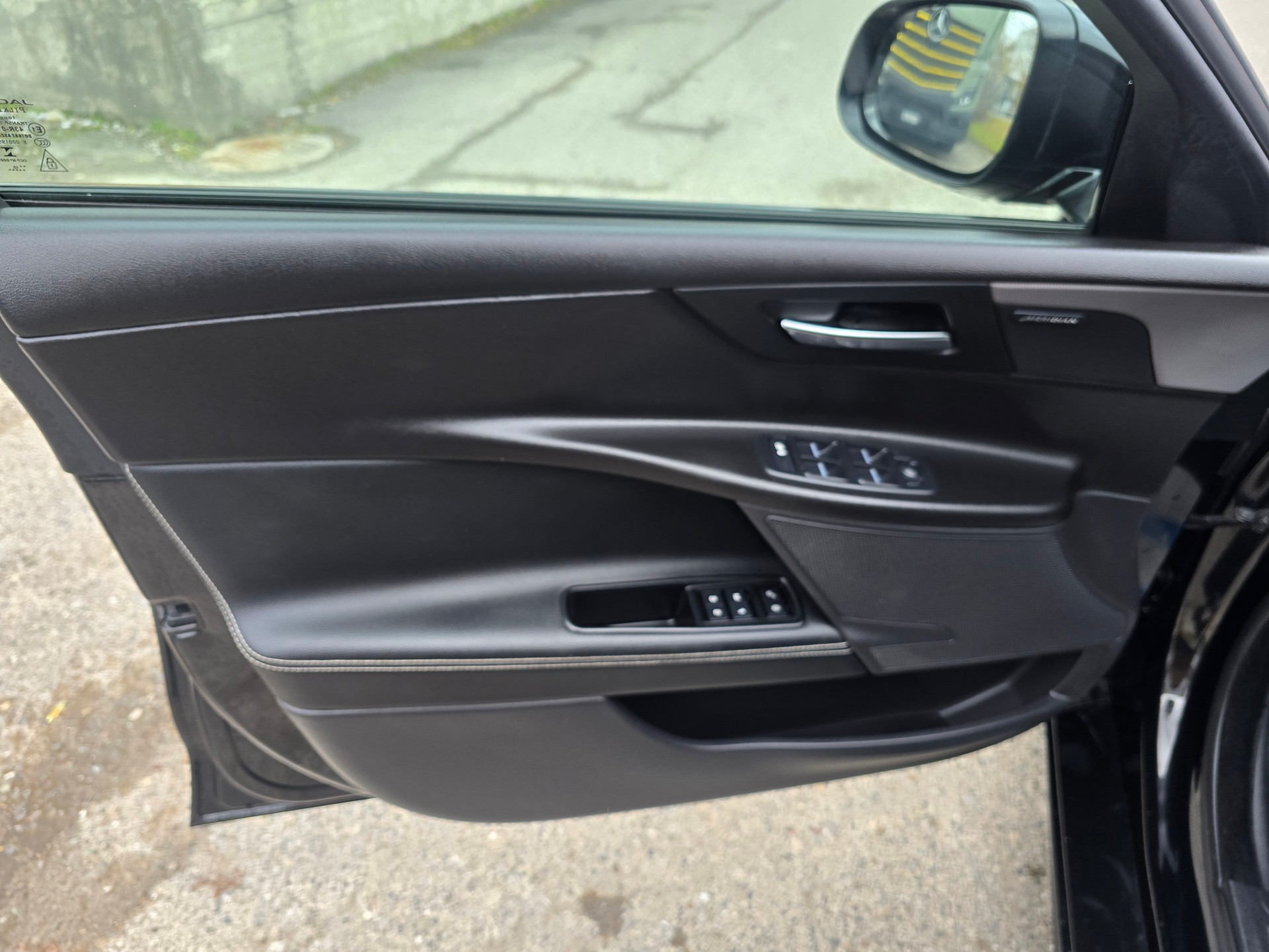JAGUAR XE 20d Portfolio AWD Automat-image-14