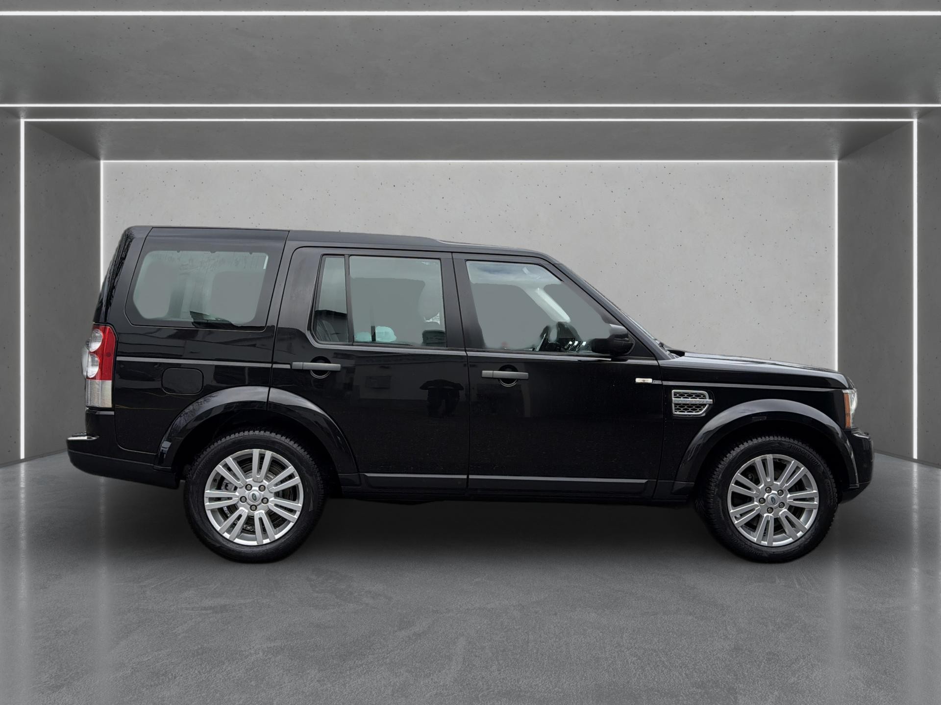LAND ROVER Discovery 3.0 TDV6 HSE Automatic-image-8