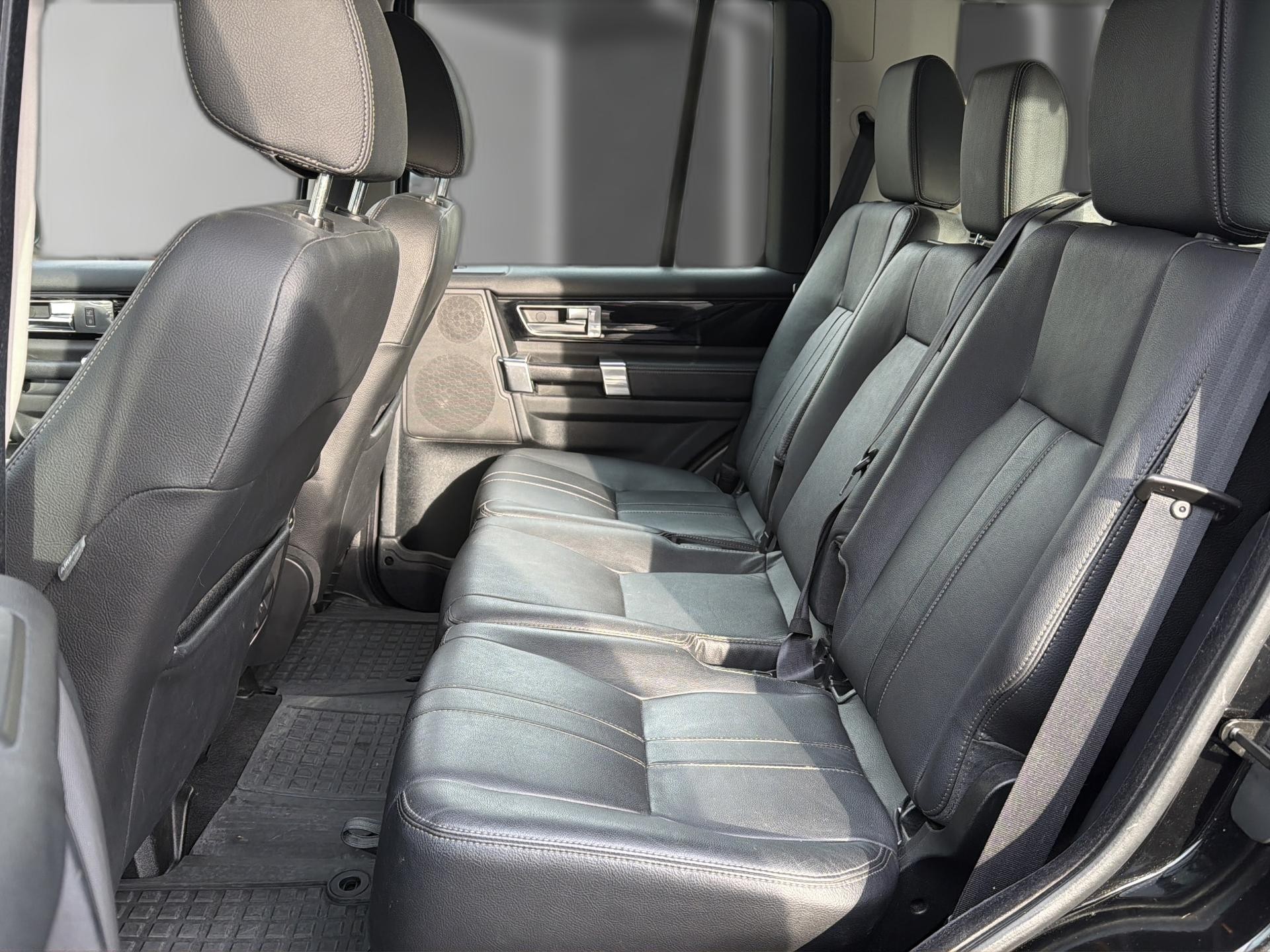 LAND ROVER Discovery 3.0 TDV6 HSE Automatic-image-13