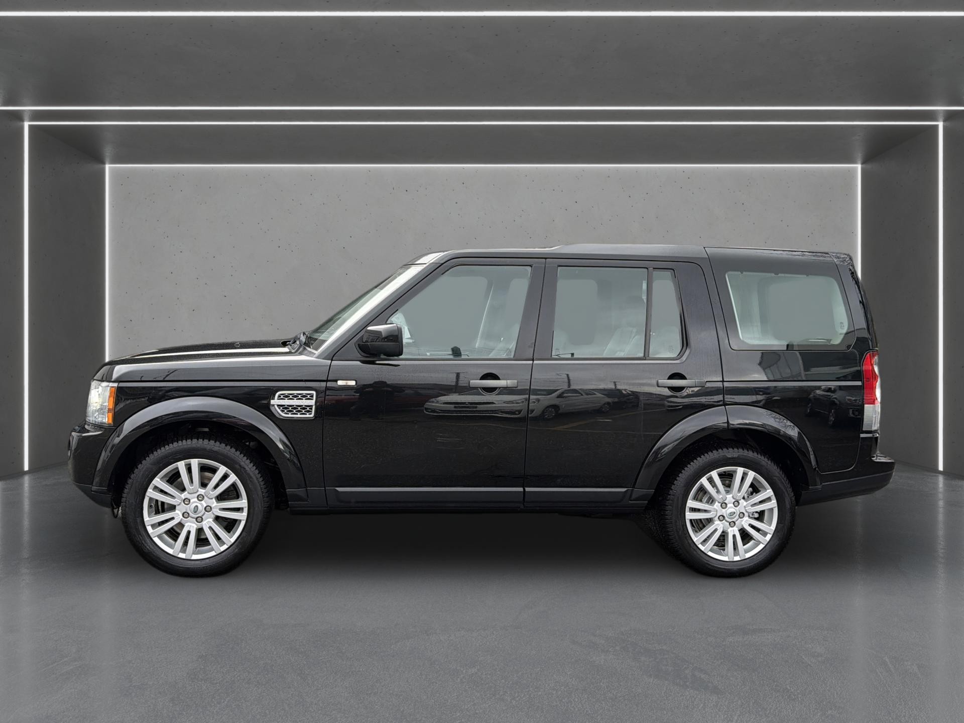 LAND ROVER Discovery 3.0 TDV6 HSE Automatic-image-4