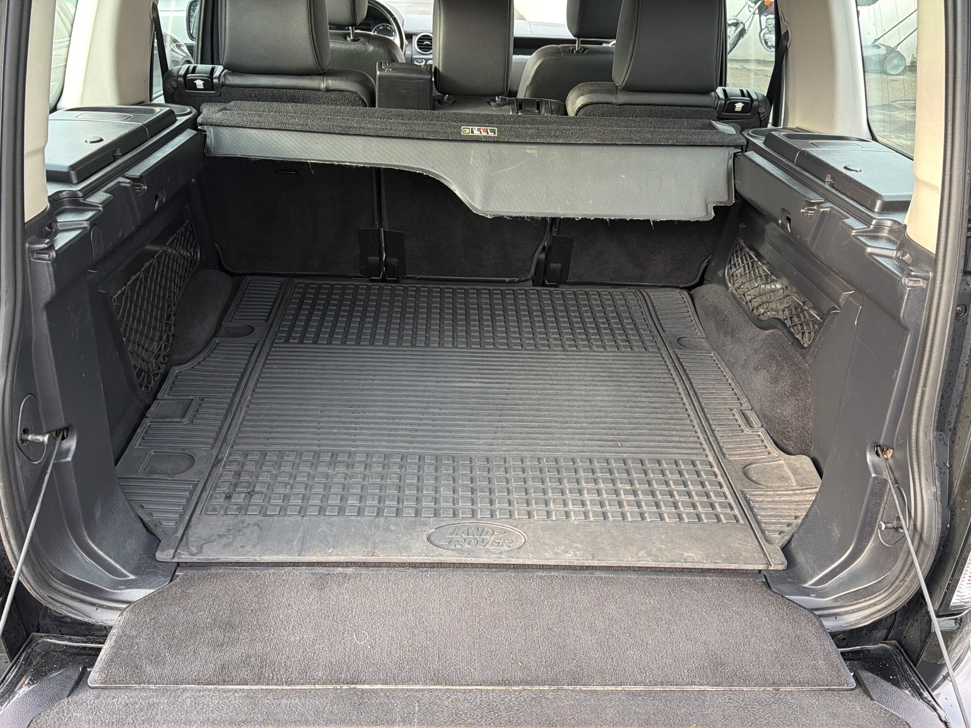 LAND ROVER Discovery 3.0 TDV6 HSE Automatic-image-14