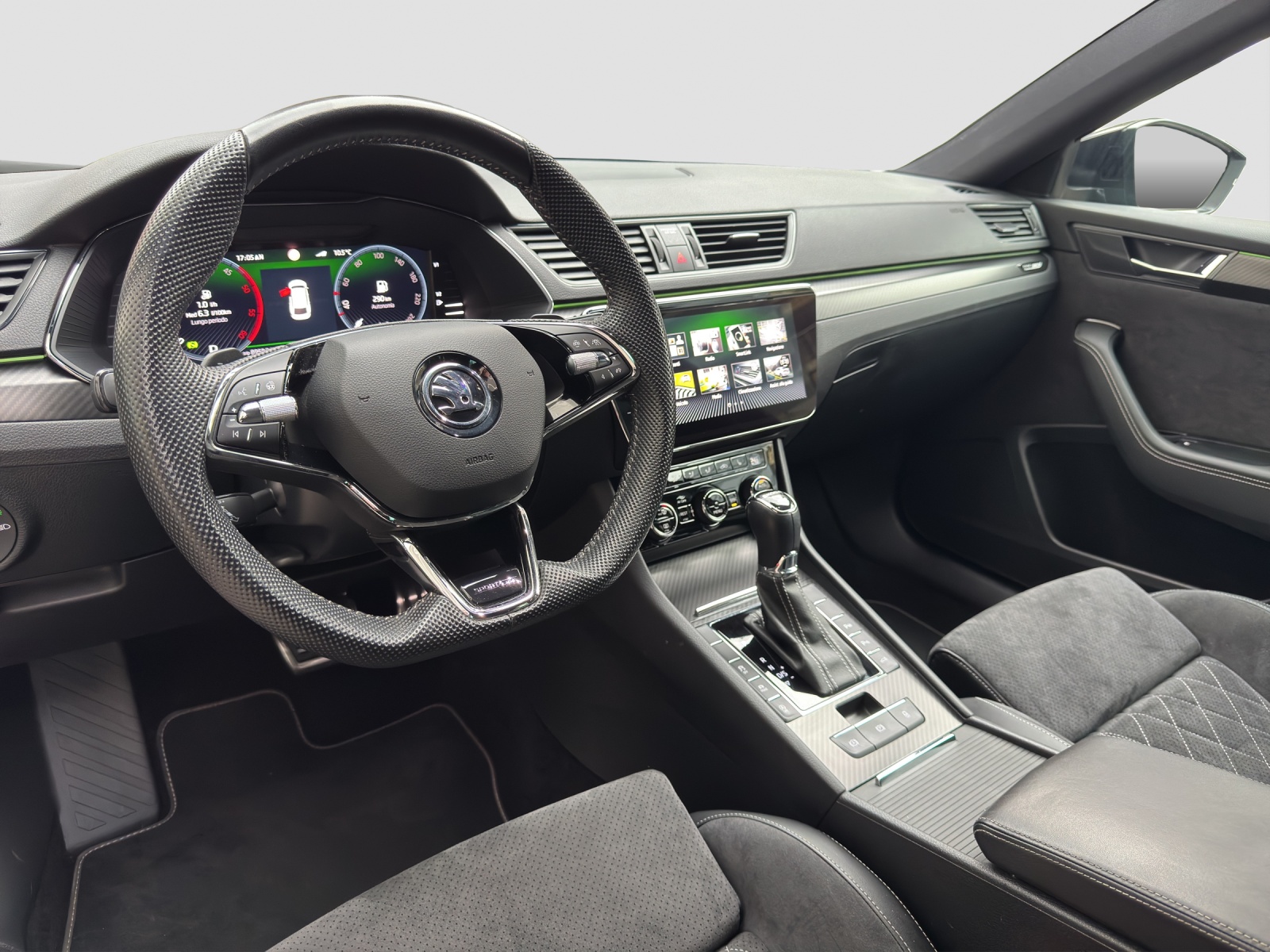 SKODA Superb Combi 2.0 TDi SportLine 4x4 DSG-image-6
