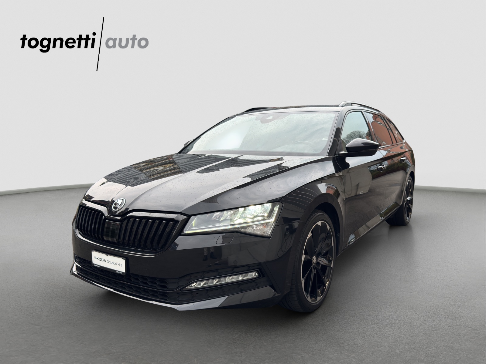 SKODA Superb Combi 2.0 TDi SportLine 4x4 DSG-image-0