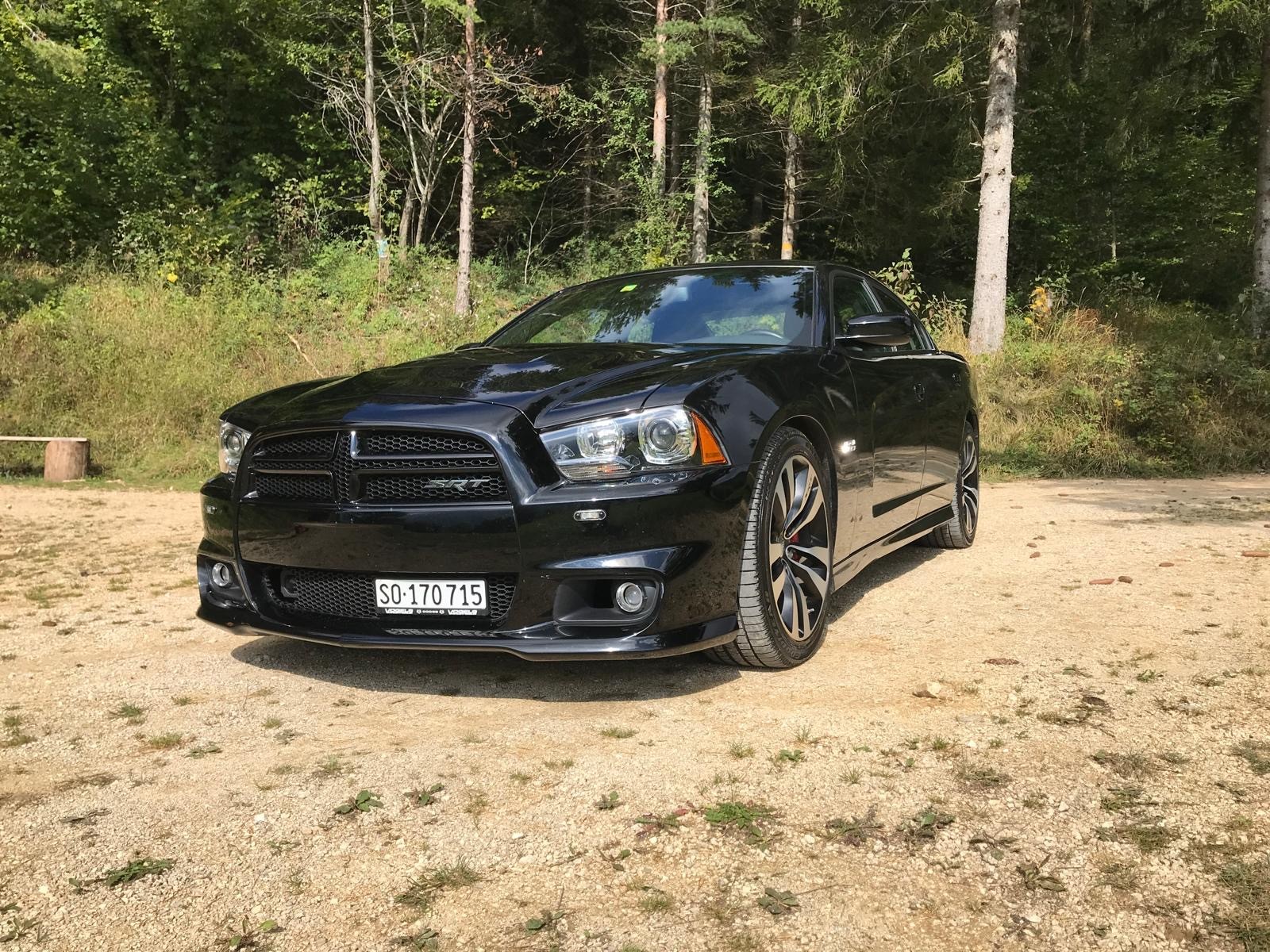DODGE SRT-8-image-4