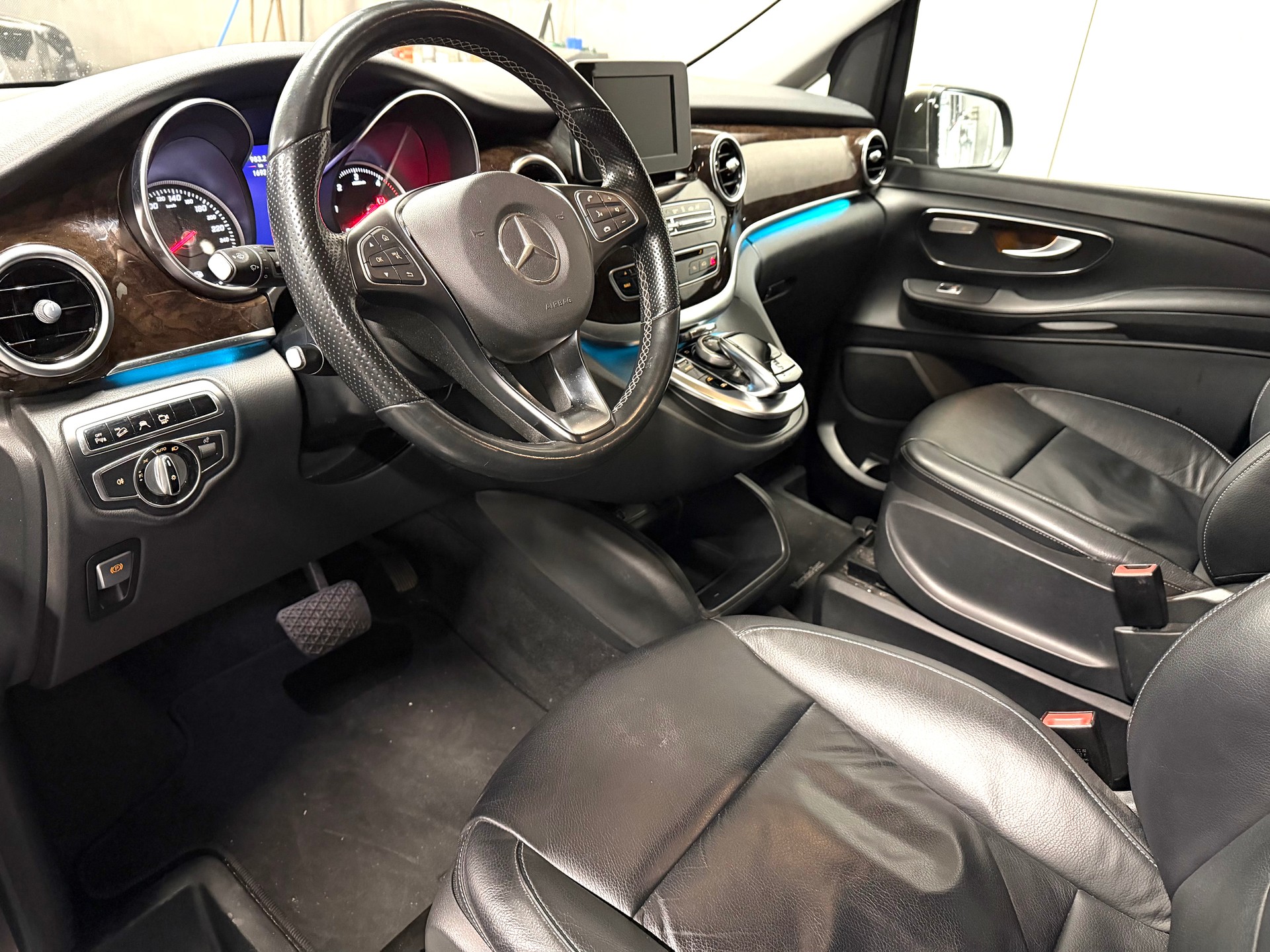 MERCEDES-BENZ V 250 d Avantgarde lang 4Matic 7G-Tronic-image-10