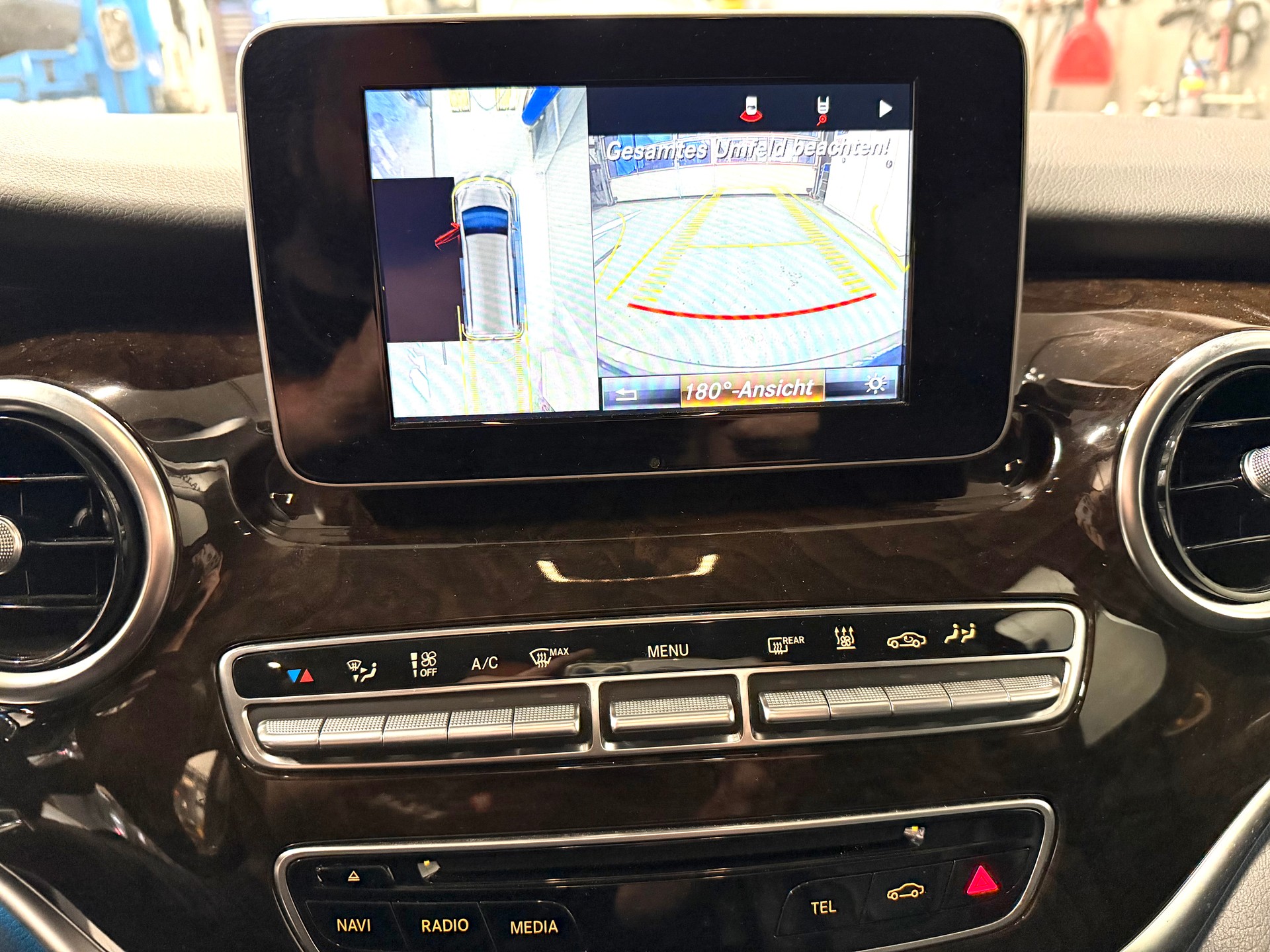 MERCEDES-BENZ V 250 d Avantgarde lang 4Matic 7G-Tronic-image-13