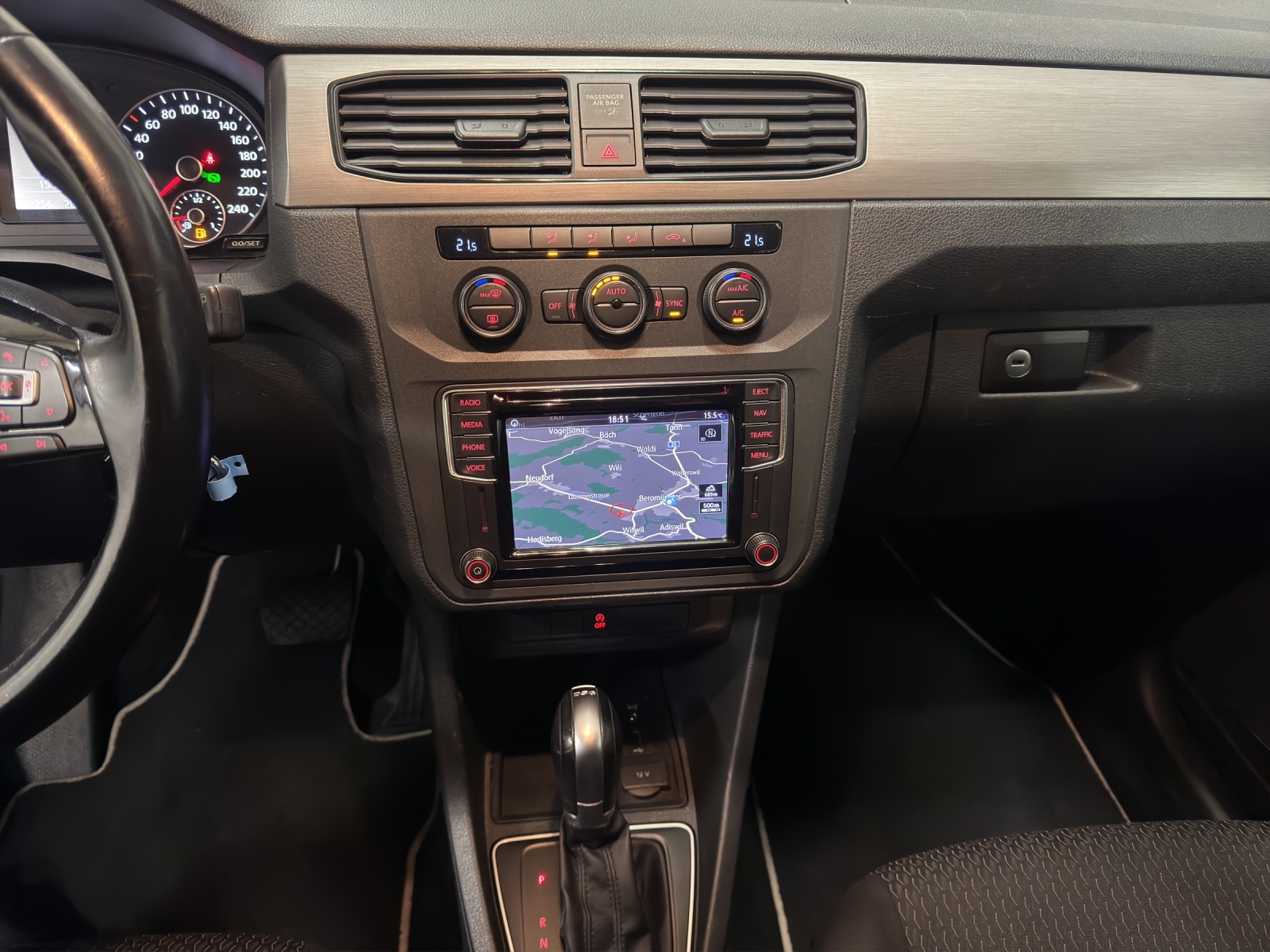 VW Caddy 2.0 TDI Family DSG-image-13