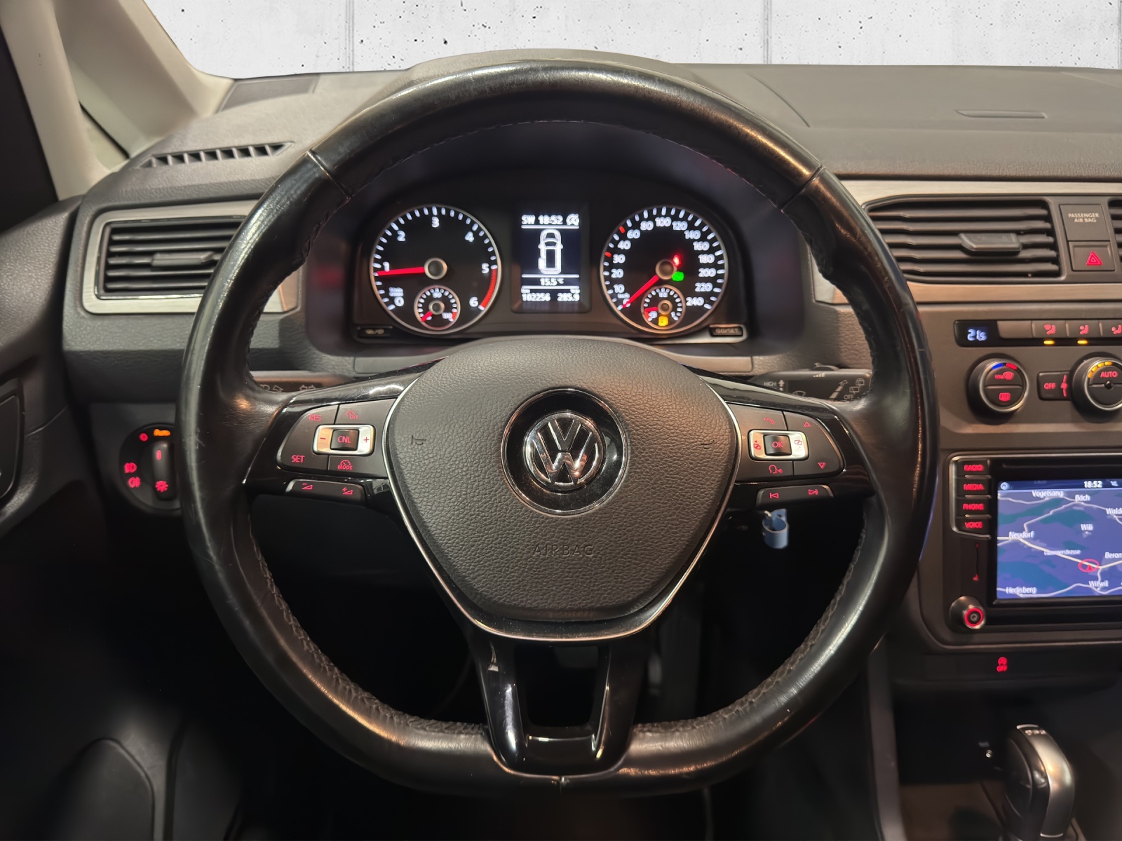 VW Caddy 2.0 TDI Family DSG-image-15