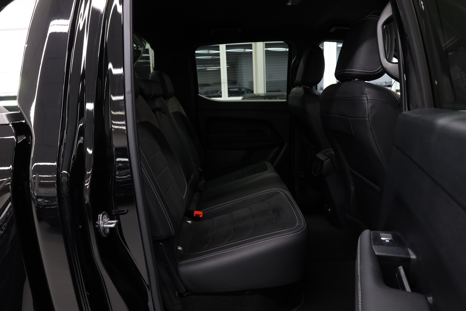 VW Amarok DKab. Pick-up 3.0 TDI 240 Style Winter 2 4m-image-27