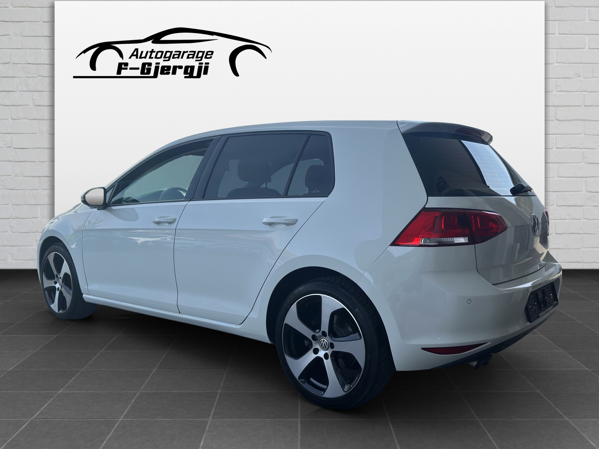VW Golf 2.0 TDI Comfortline-showroom-element-3